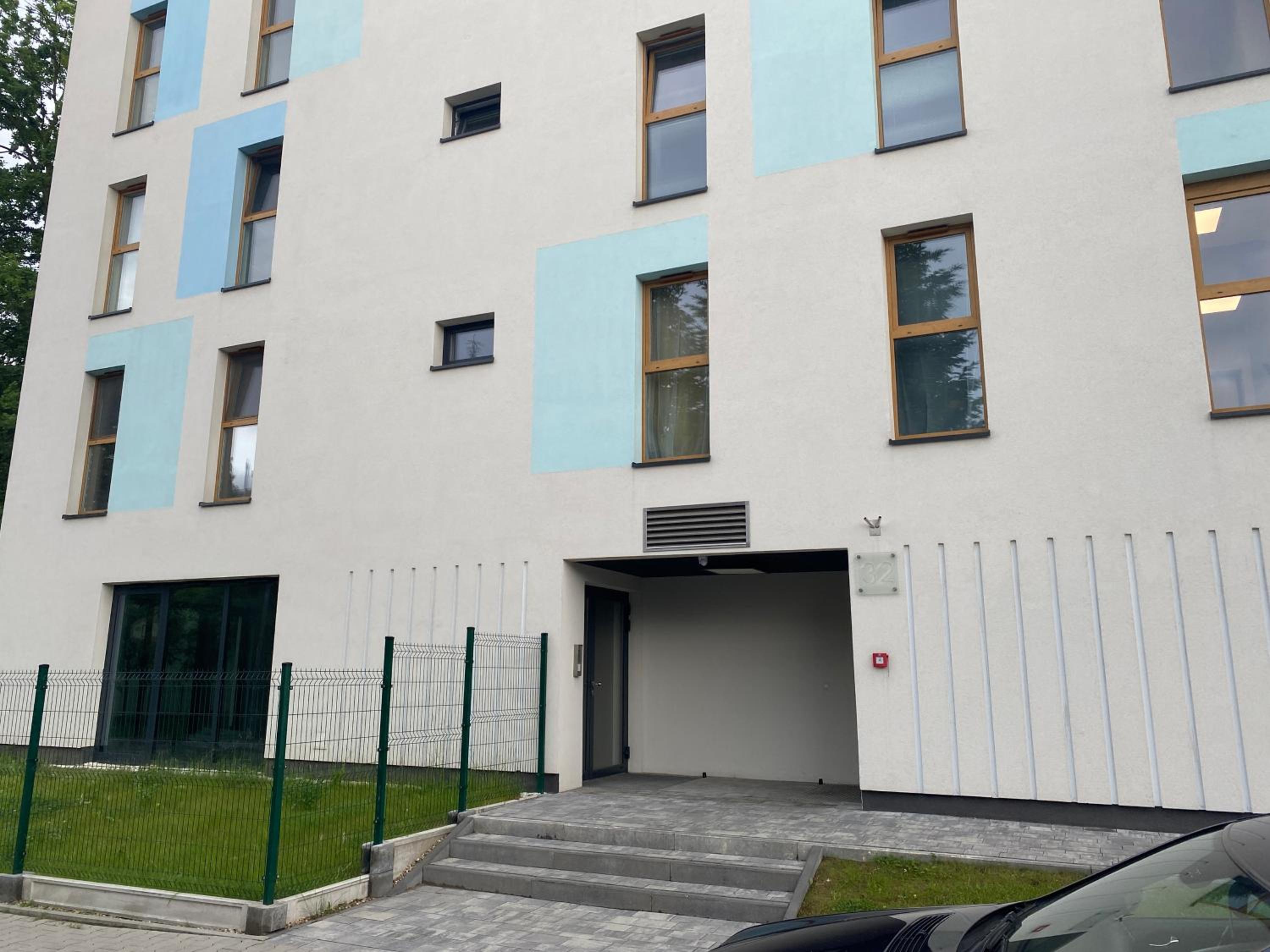 Three-Bedroom Apartment - Photo 3