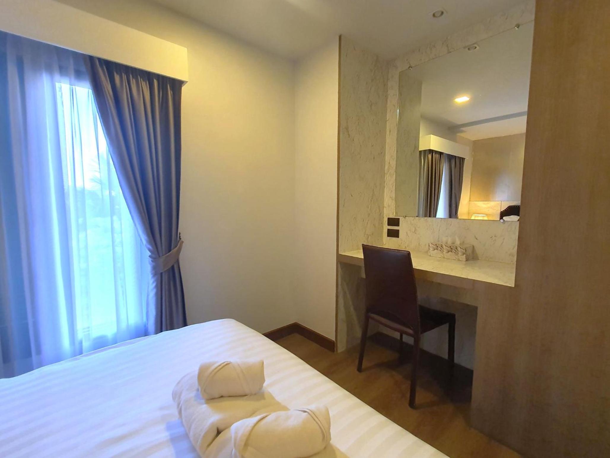 Deluxe King Room - Photo 1