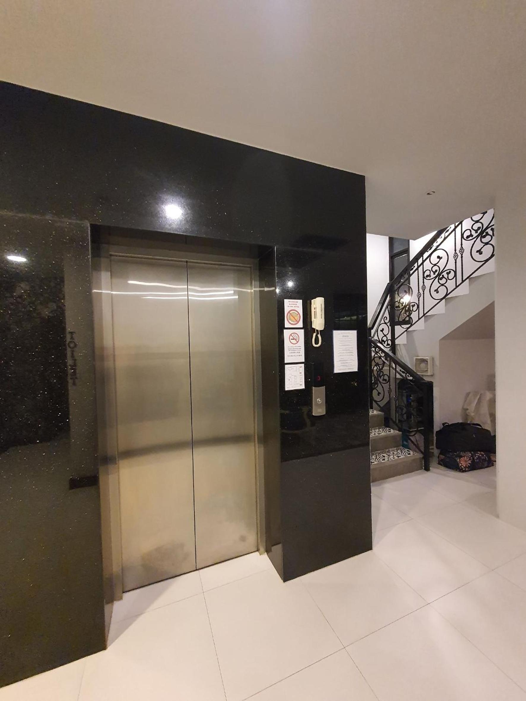 Deluxe King Room - Photo 15