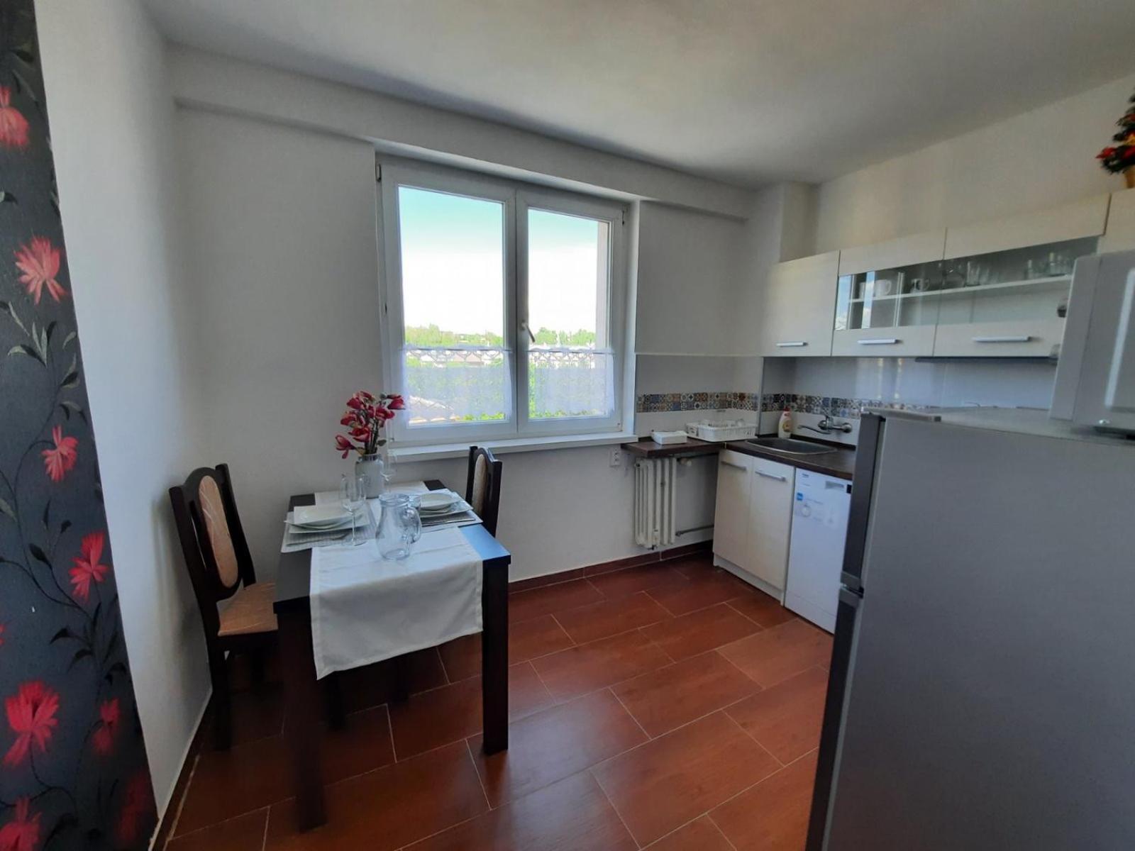 Apartment with Balcony - Photo 2