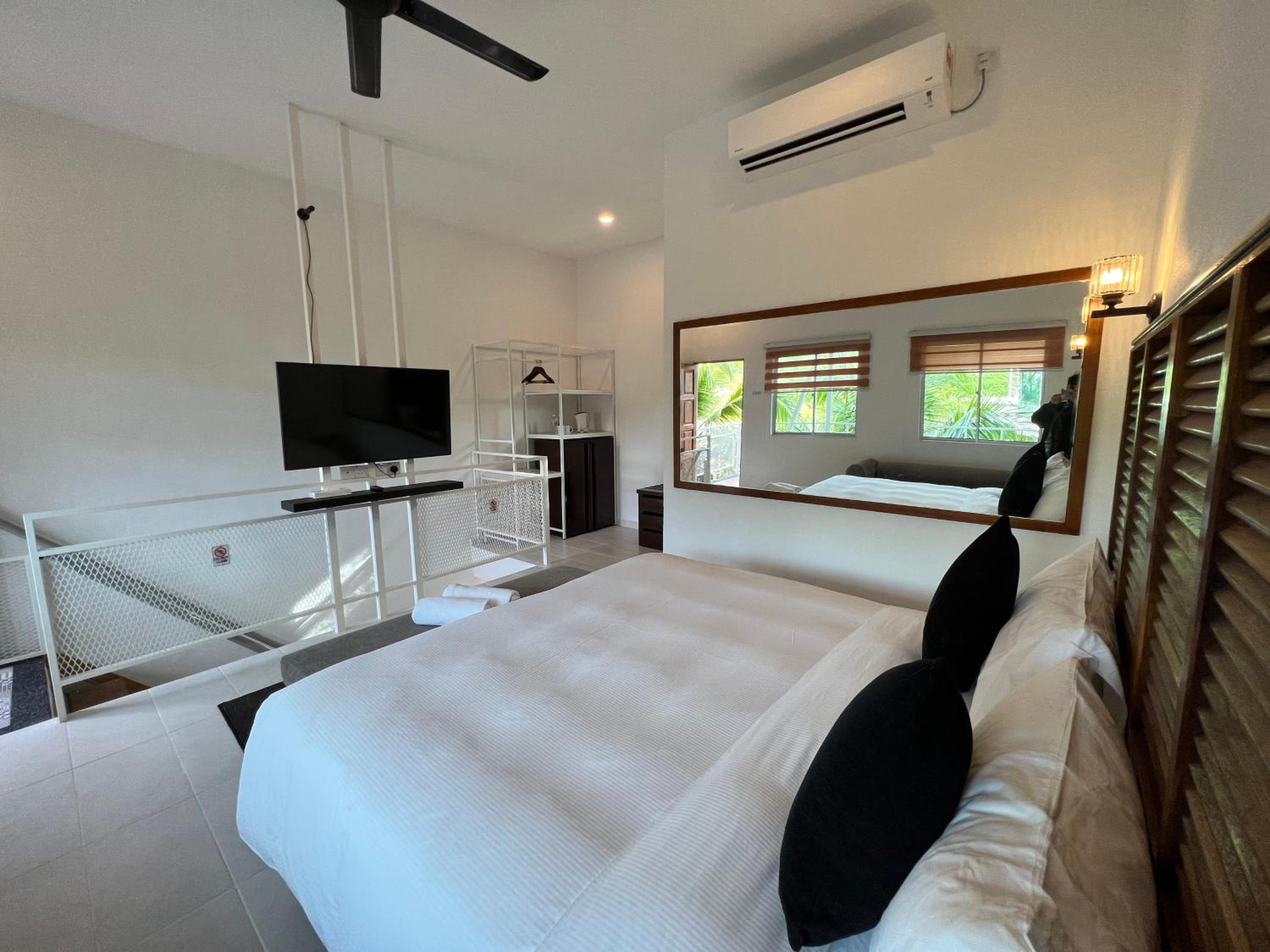 King Room with Balcony photo 2