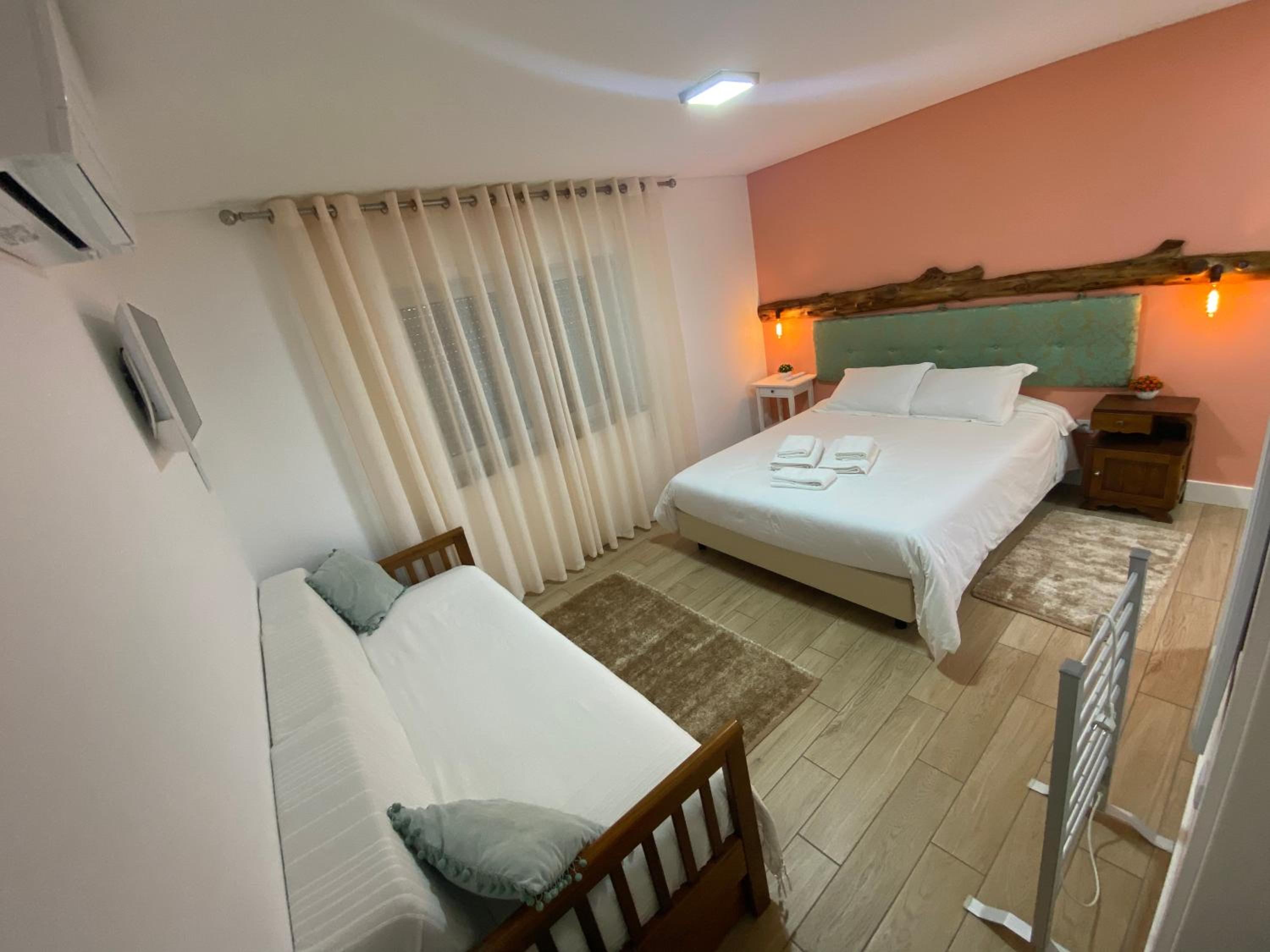 Deluxe Room (2 Adults + 1 Child) - Photo 9