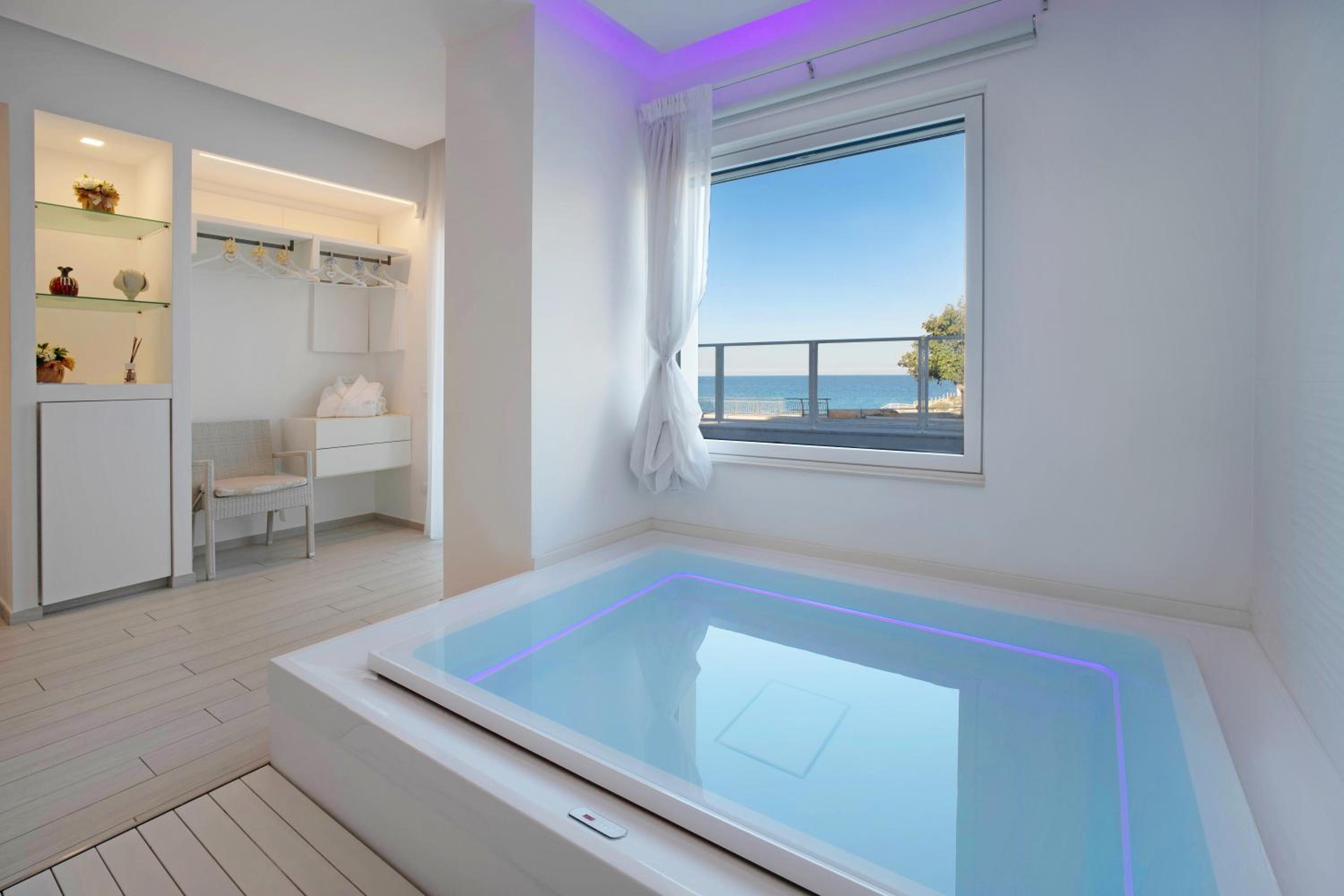 Junior Suite with Private Pool photo 2
