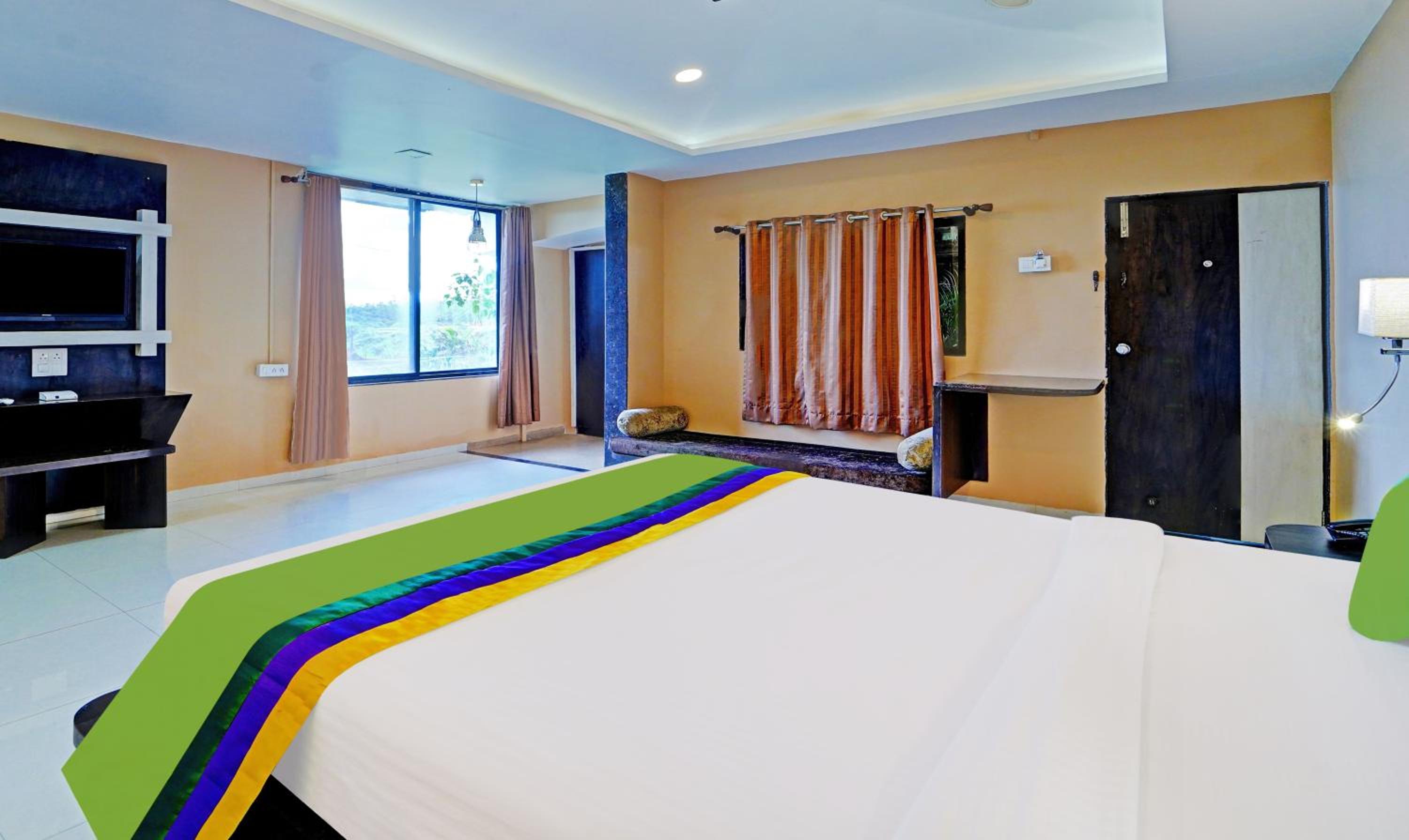 Deluxe Room - Photo 5