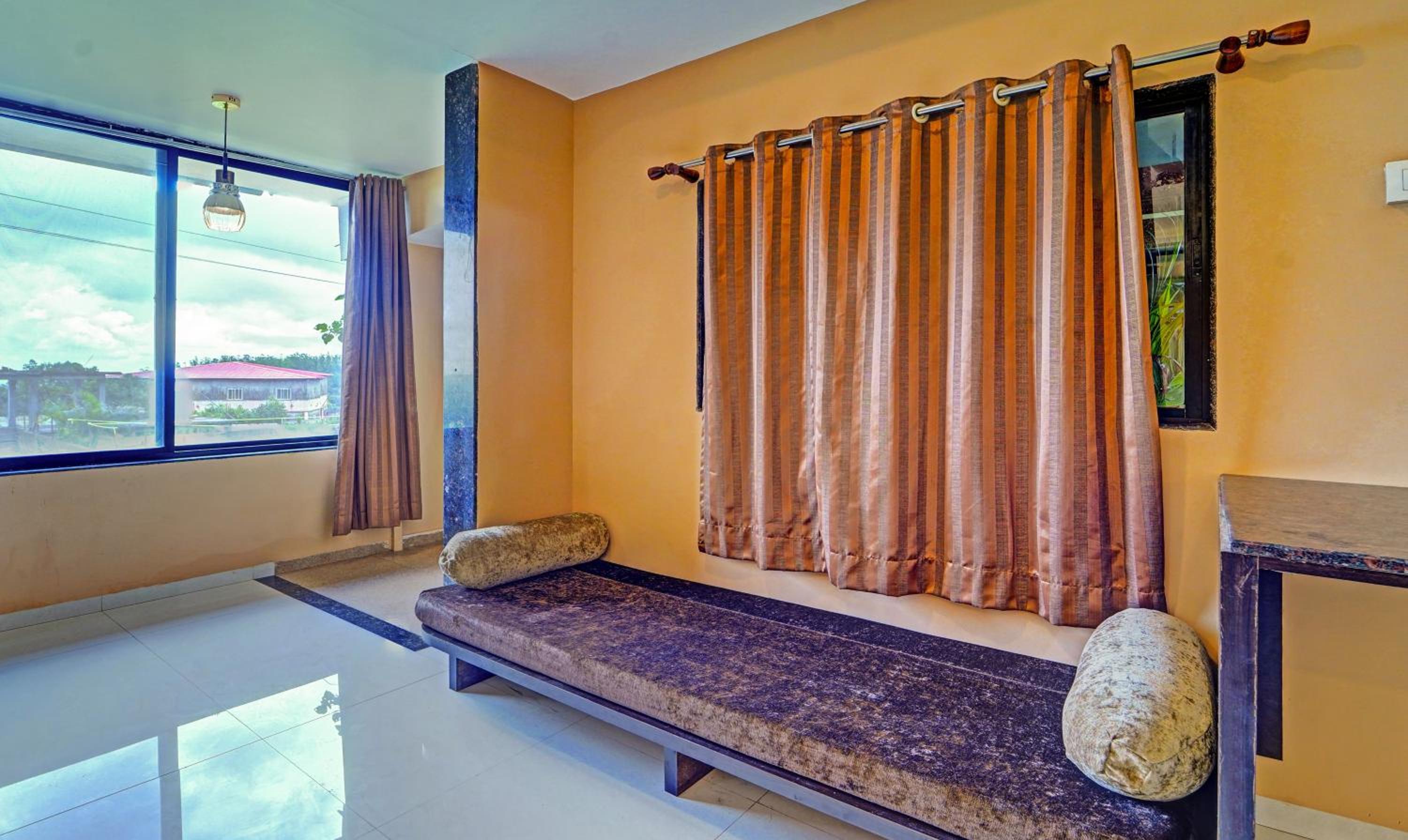 Deluxe Room - Photo 3
