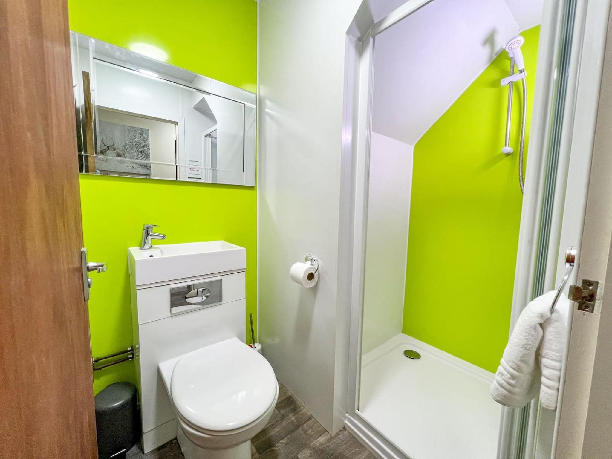 Small Double Room - Photo 16