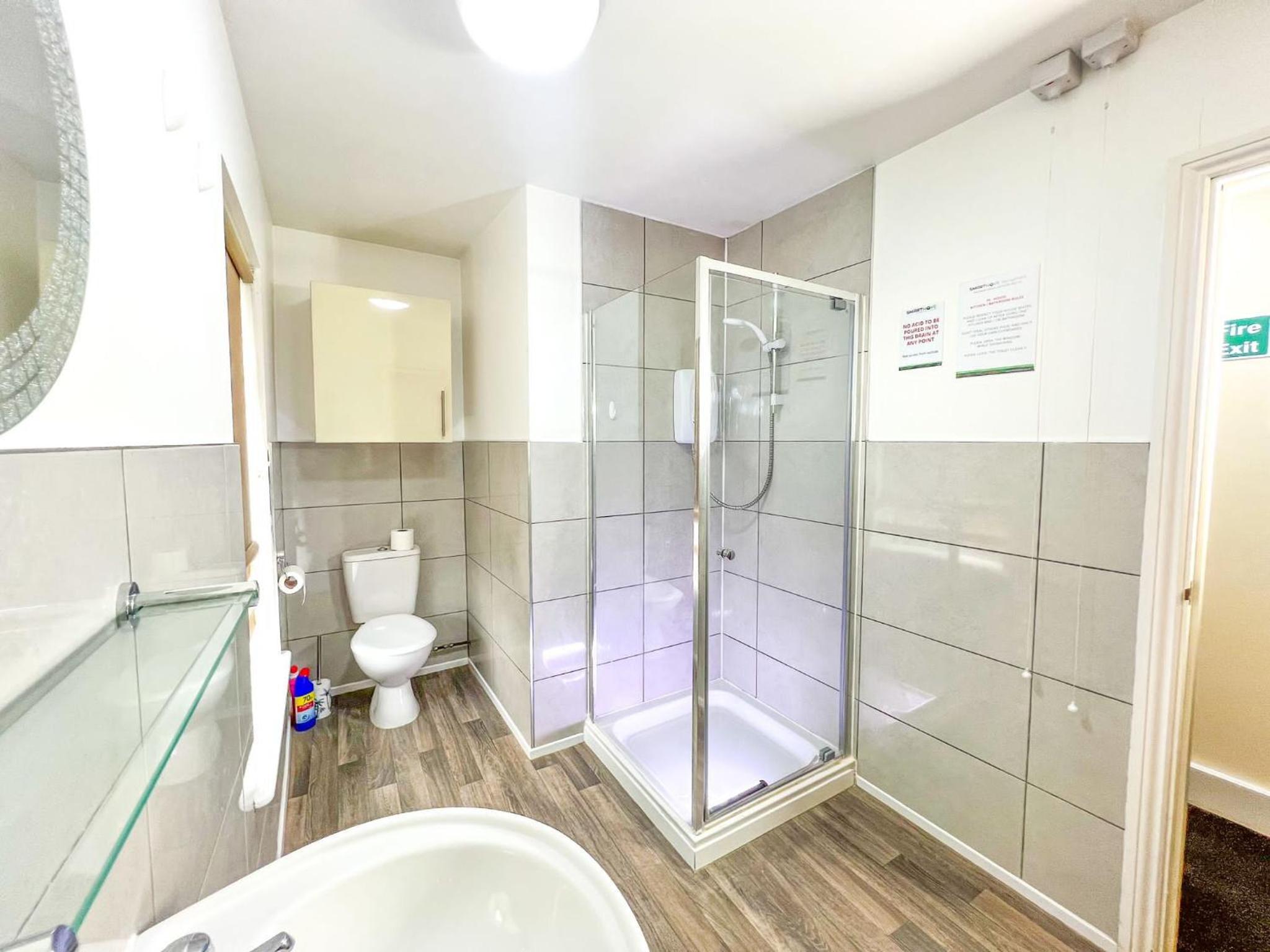 Small Double Room - Photo 9