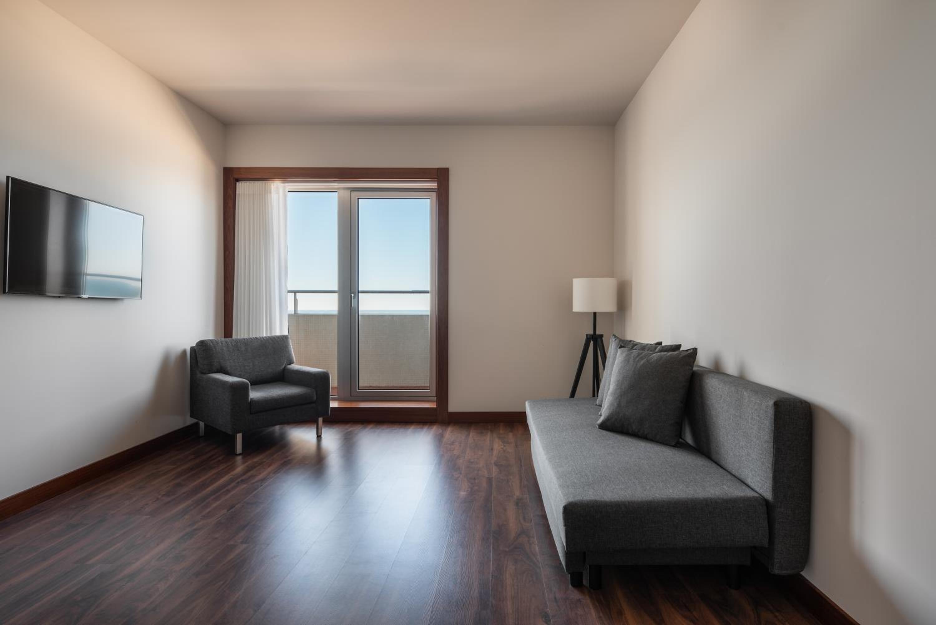 Premium Suite with Sea View - Photo 2