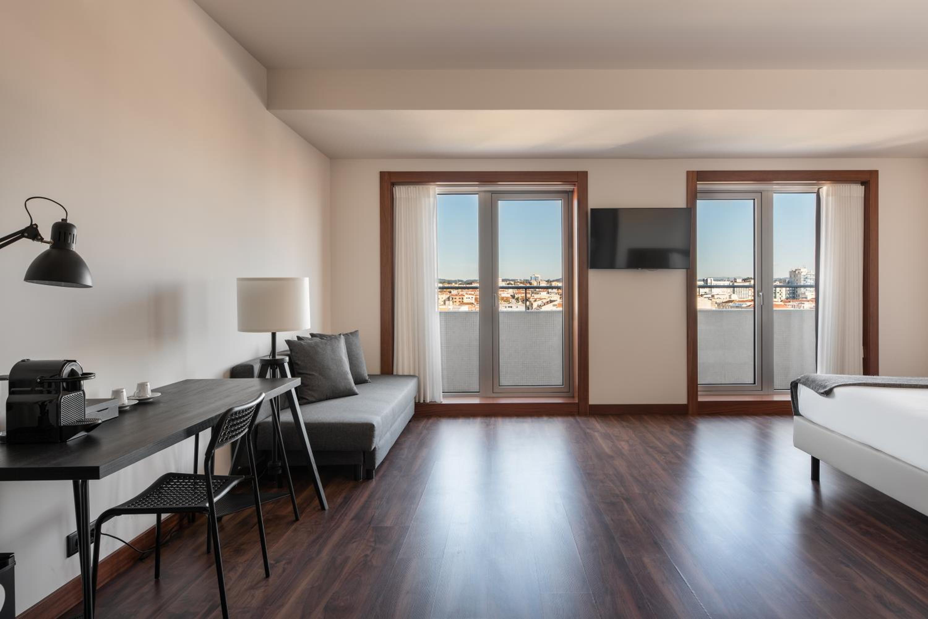 Premium Suite with City View - Photo 3
