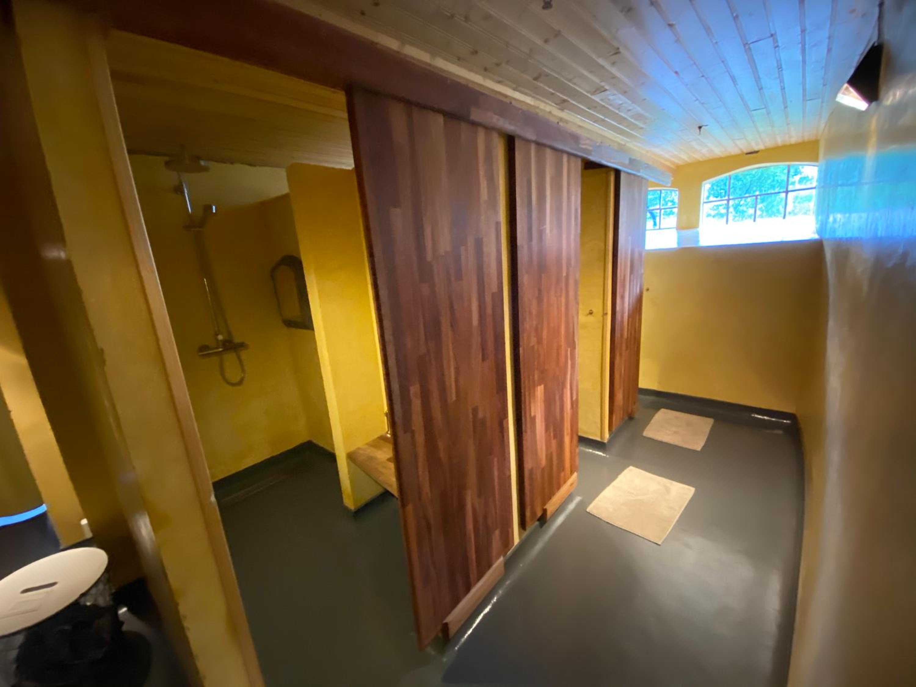 Double Room with Shared Bathroom photo 2
