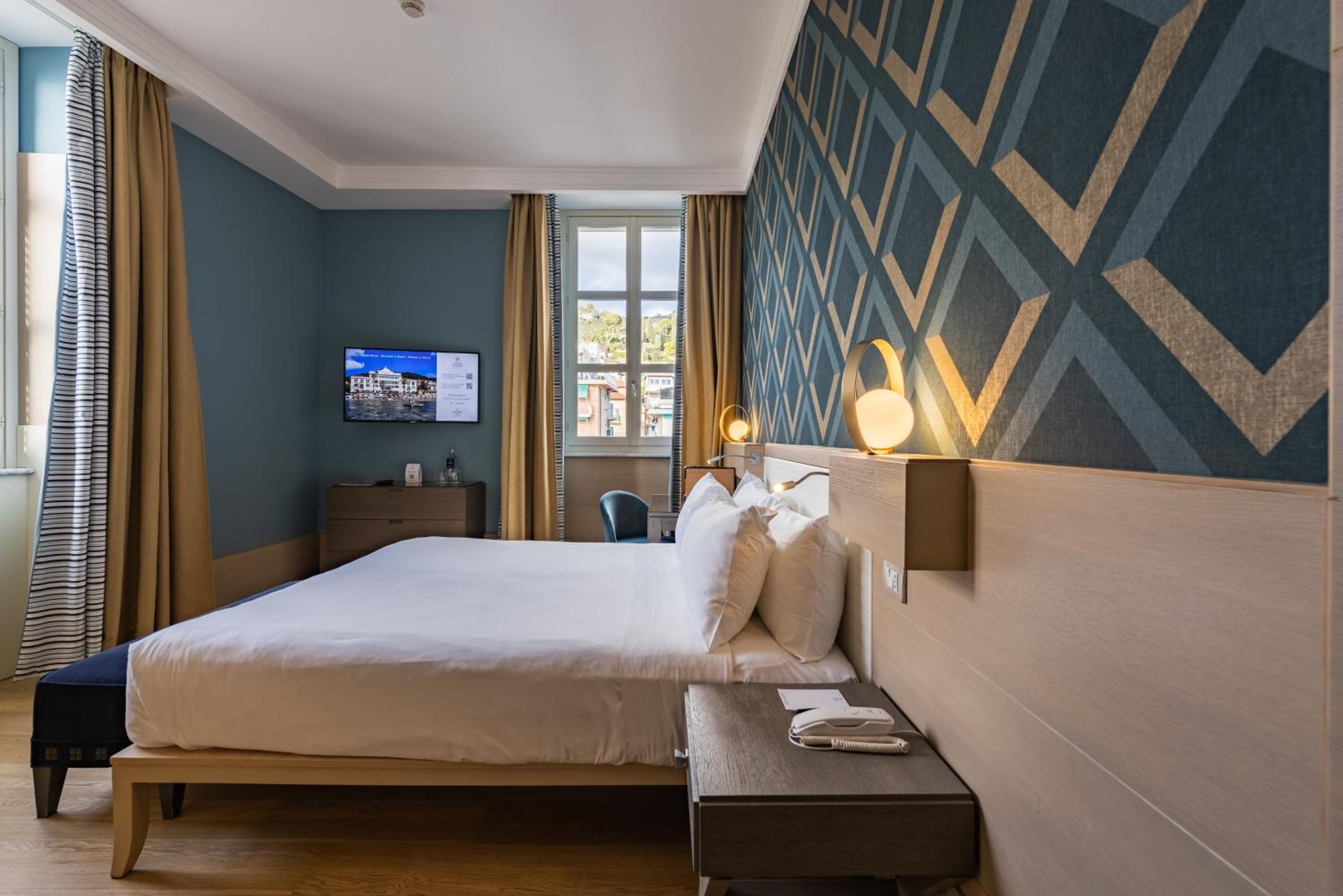 Double or Twin Room with Side Sea View