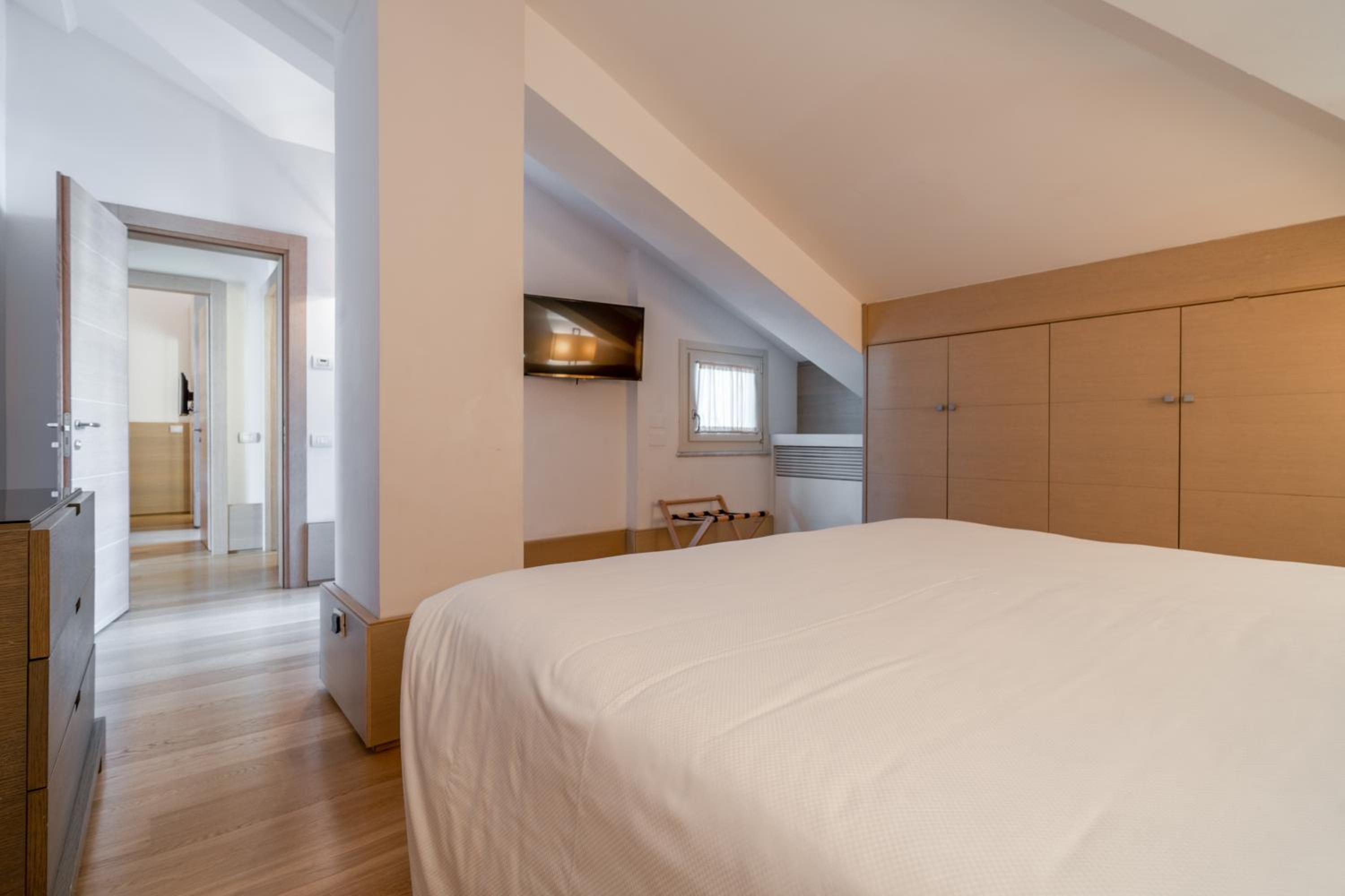 Penthouse Suite - Photo 4