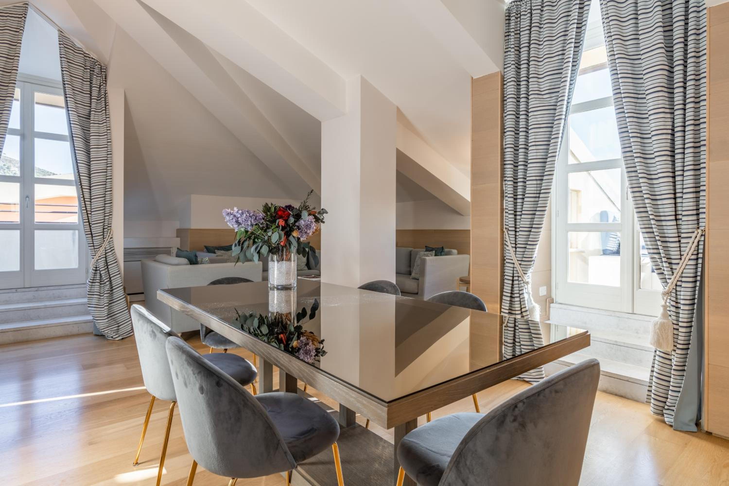 Penthouse Suite - Photo 2