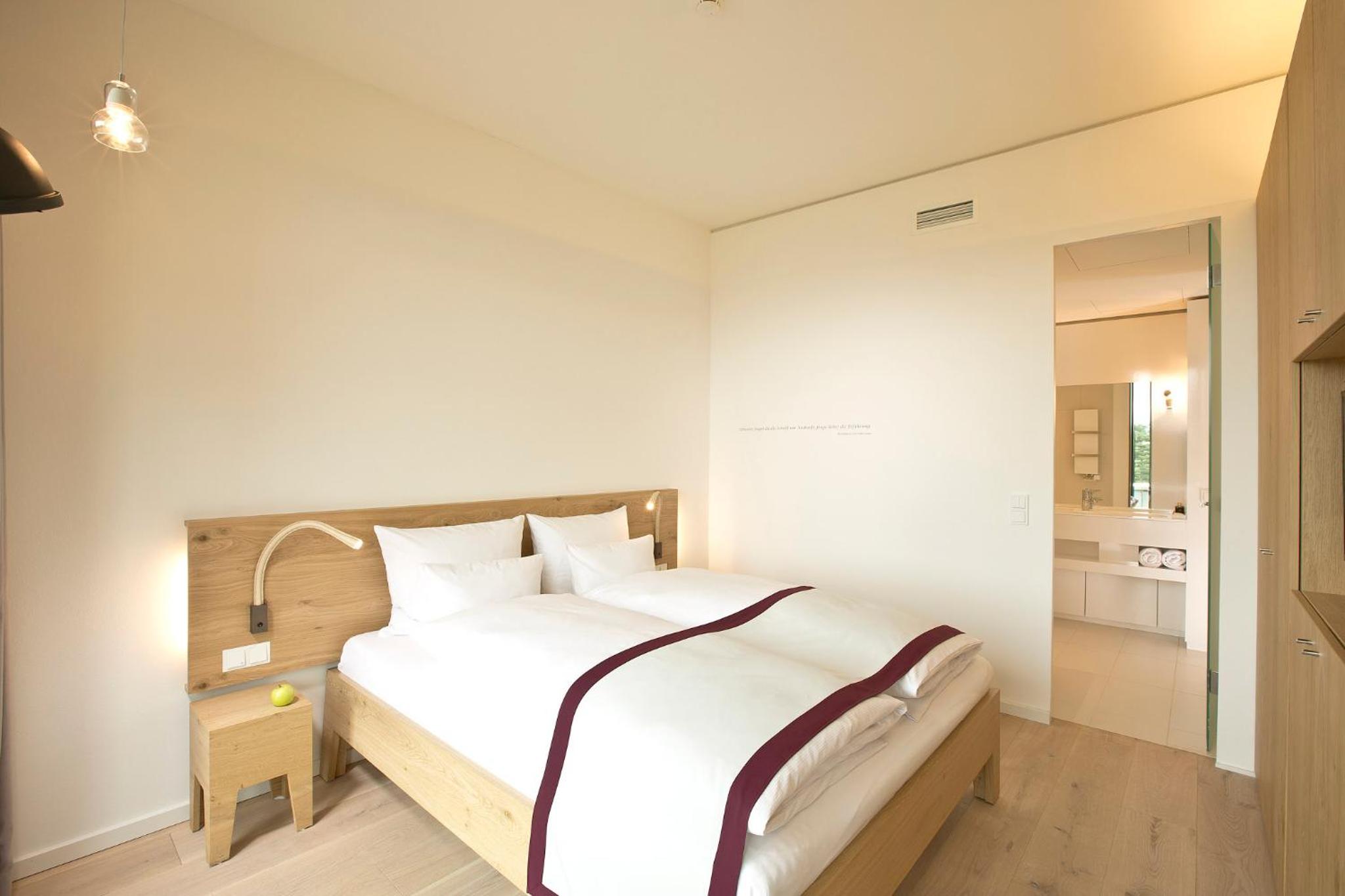 Junior Suite with Balcony - Photo 4