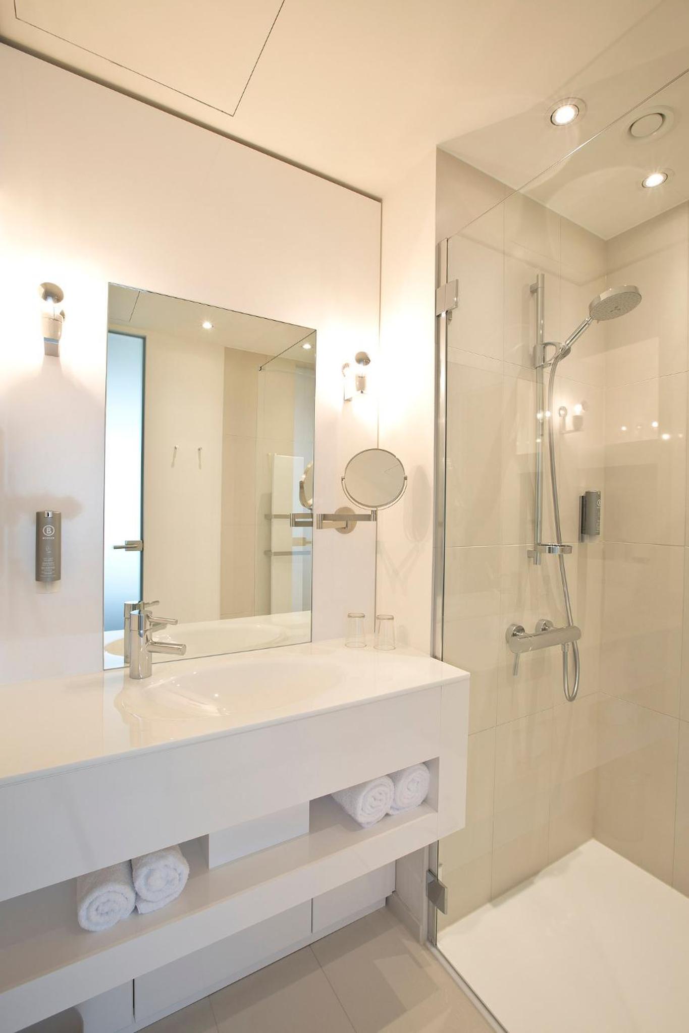 Junior Suite with Balcony - Photo 2