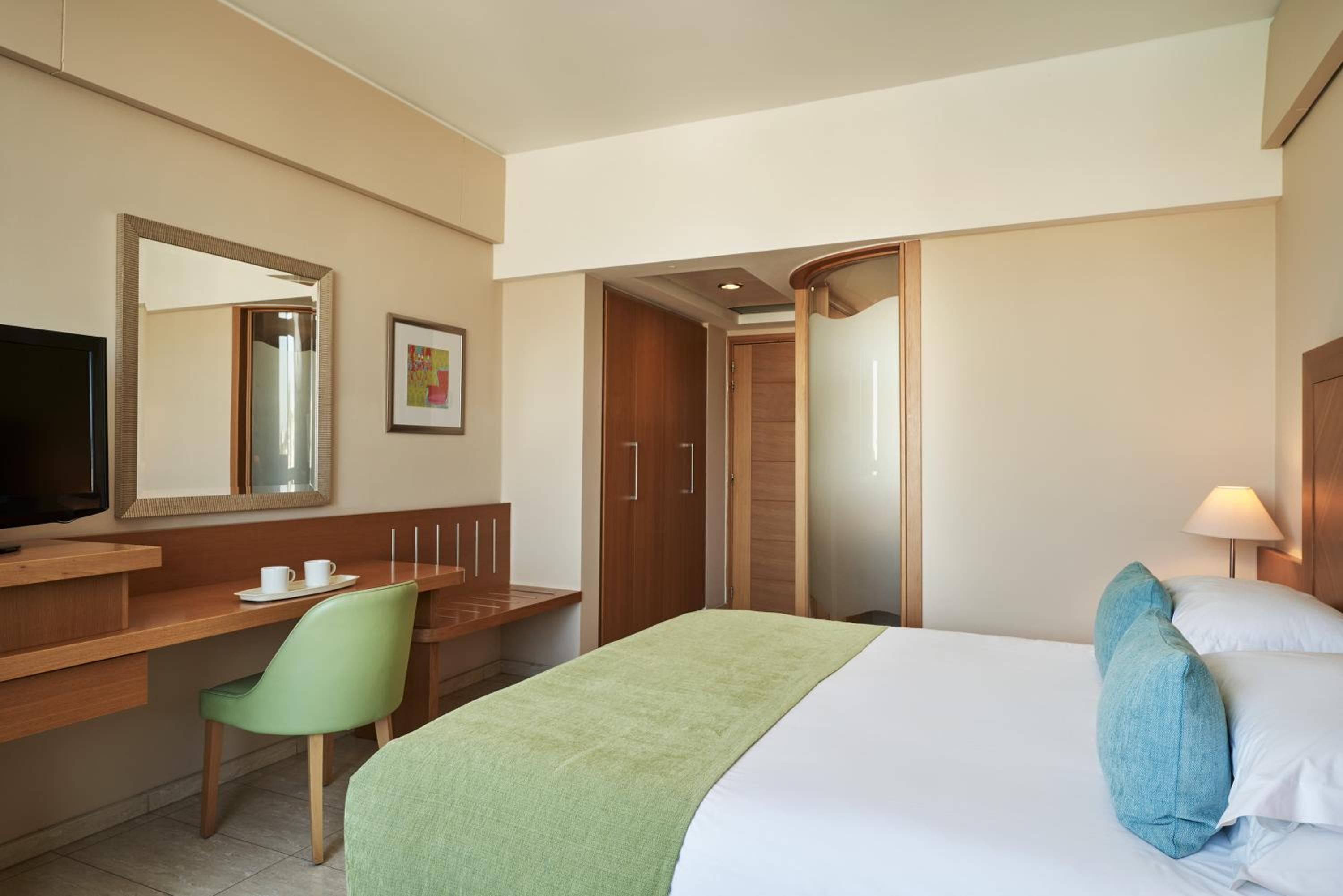 Twin / Double Room Inland View photo 2