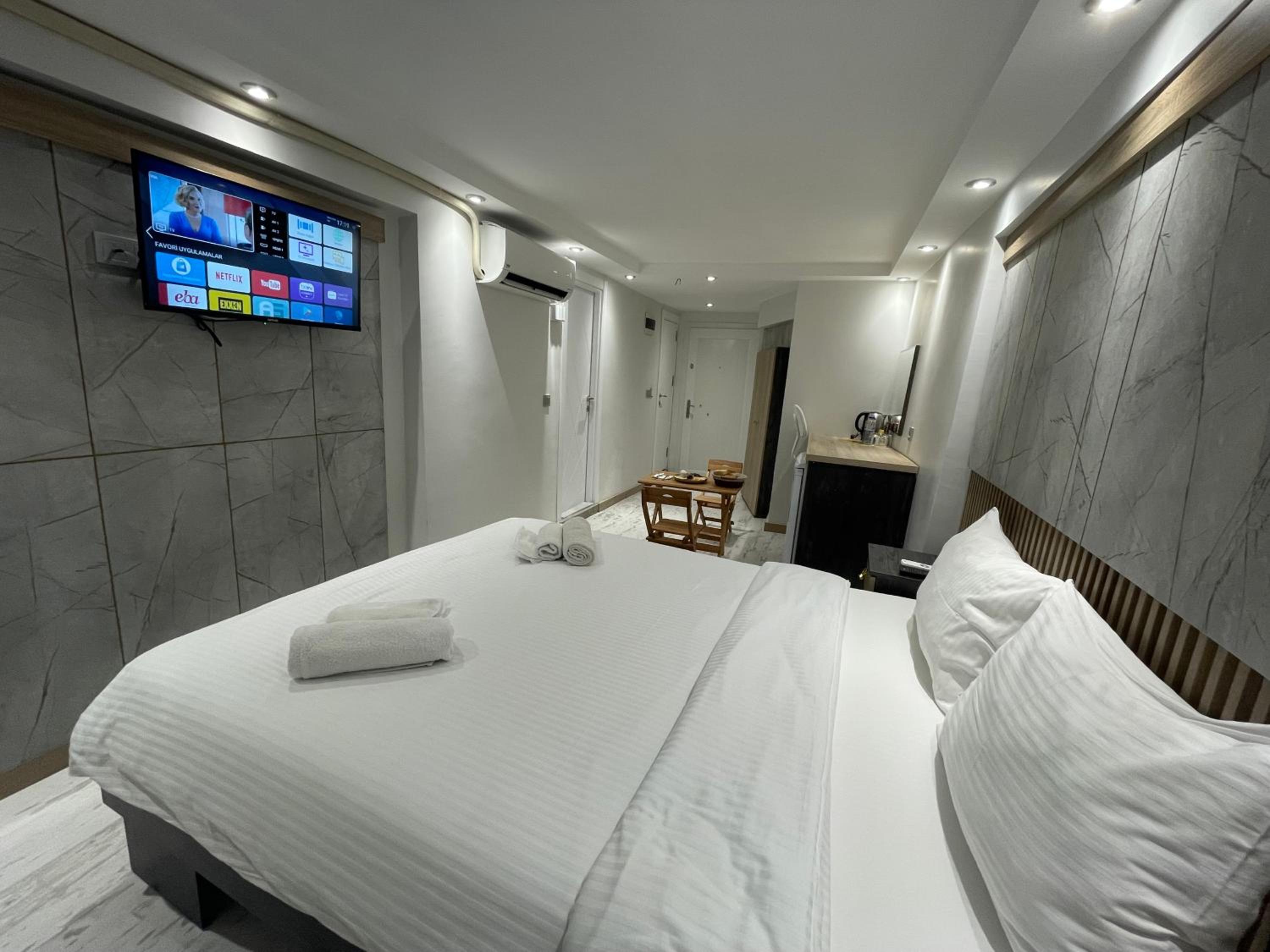 Budget Double Room photo 2