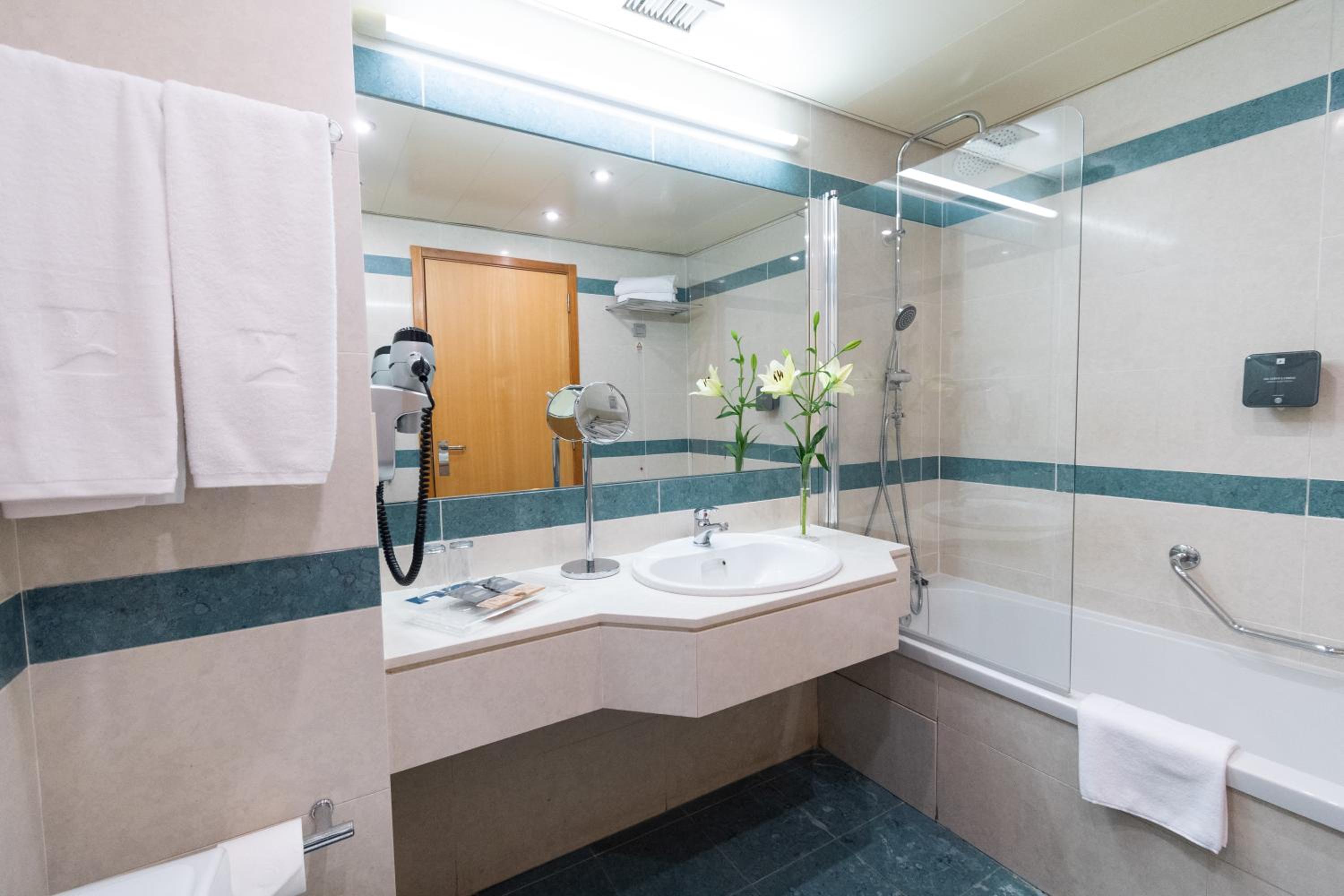 Double or Twin Room - Photo 3