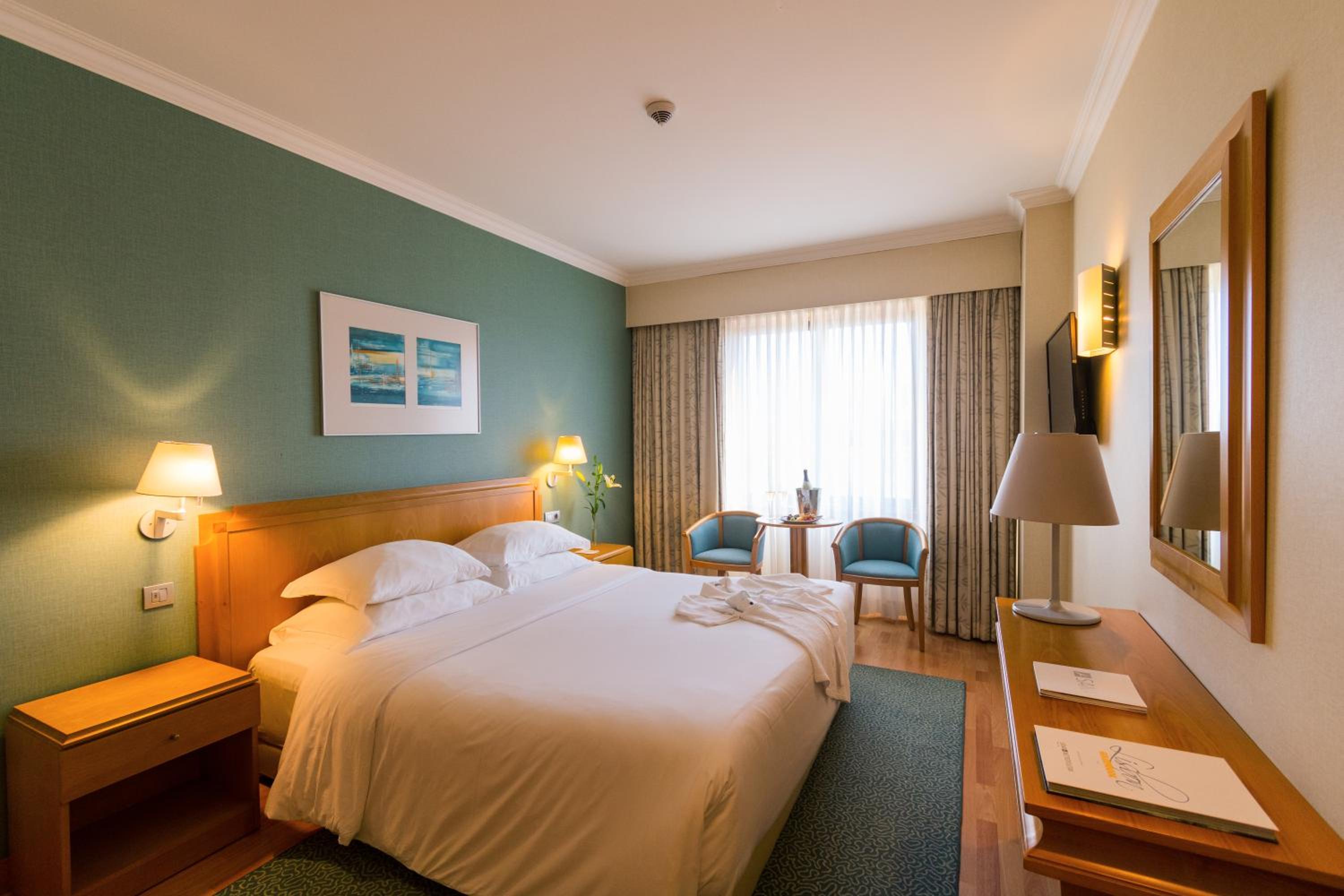 Double or Twin Room - Photo 4