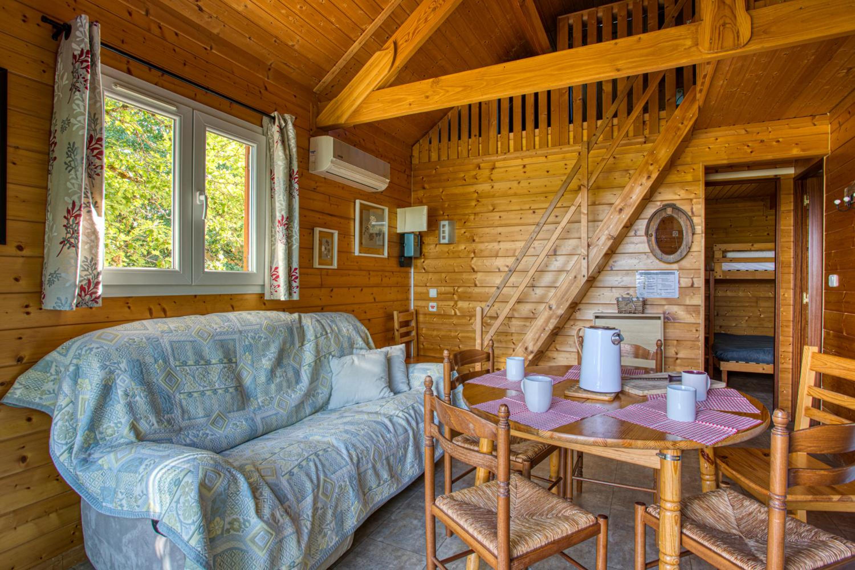 Three-Bedroom House photo 3