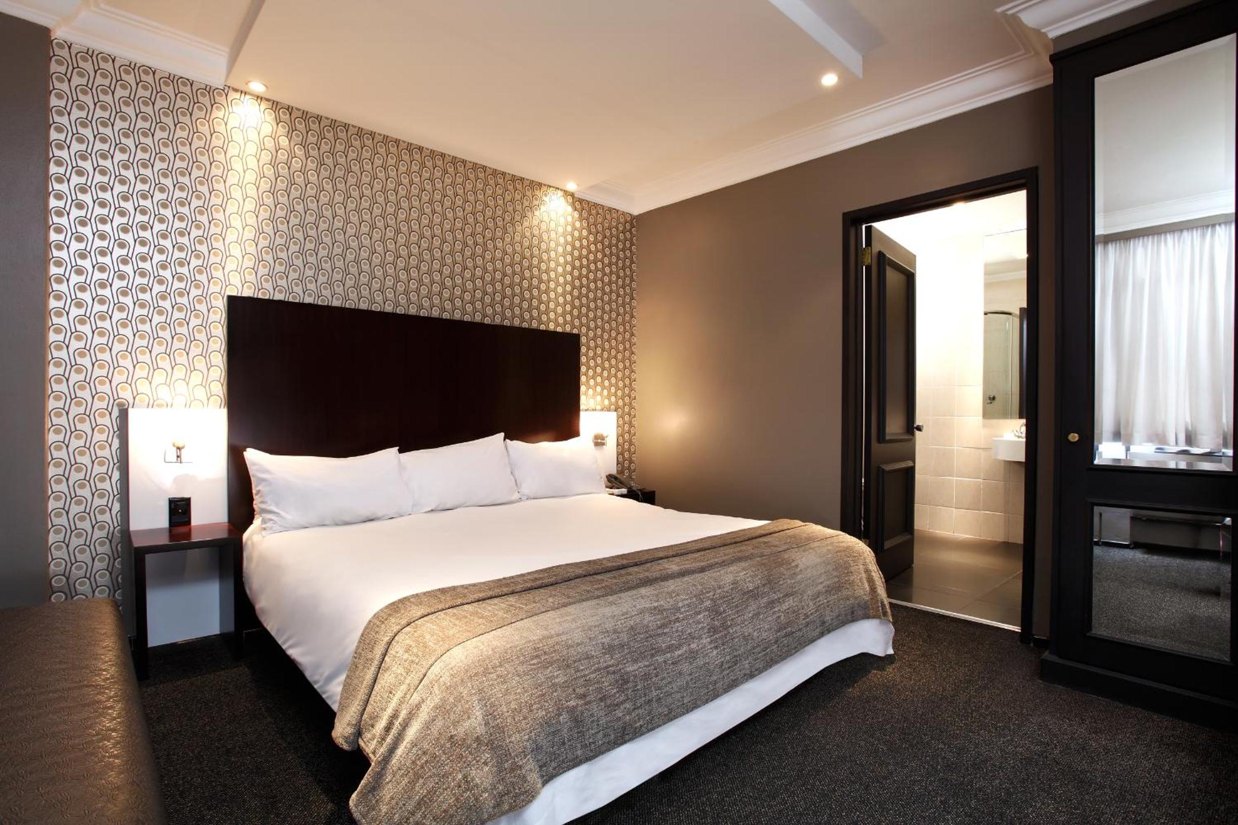 Executive Suite - Photo 1