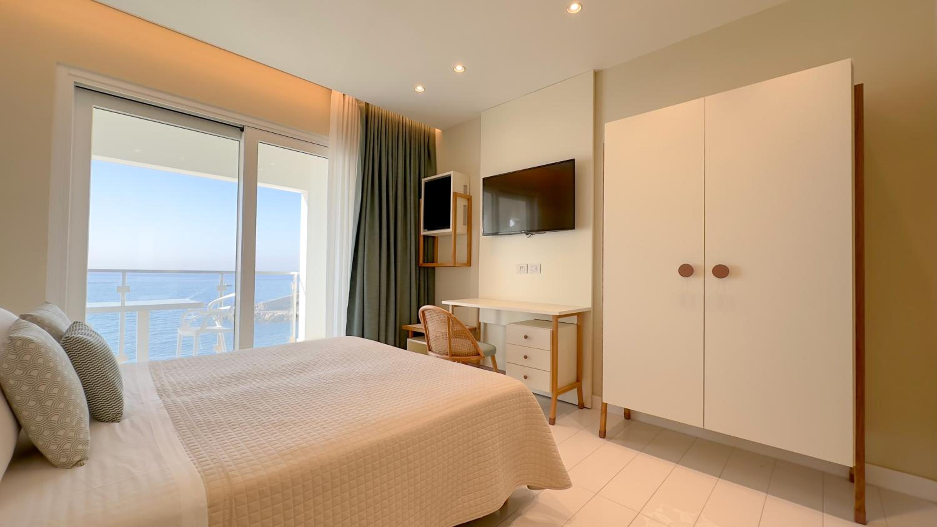 Double Room with Balcony and Sea View