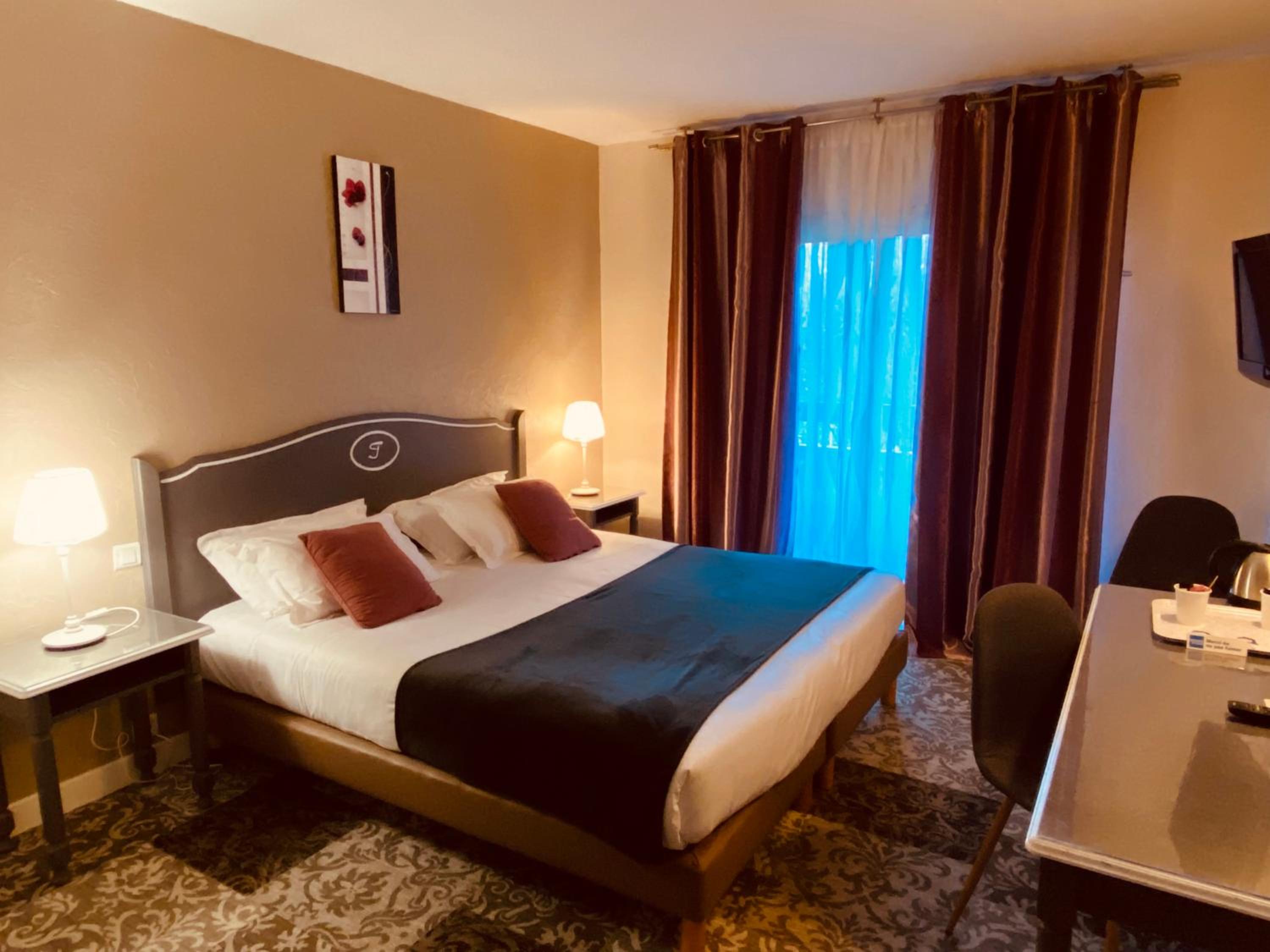 Superior Double Room with Balcony - Photo 6