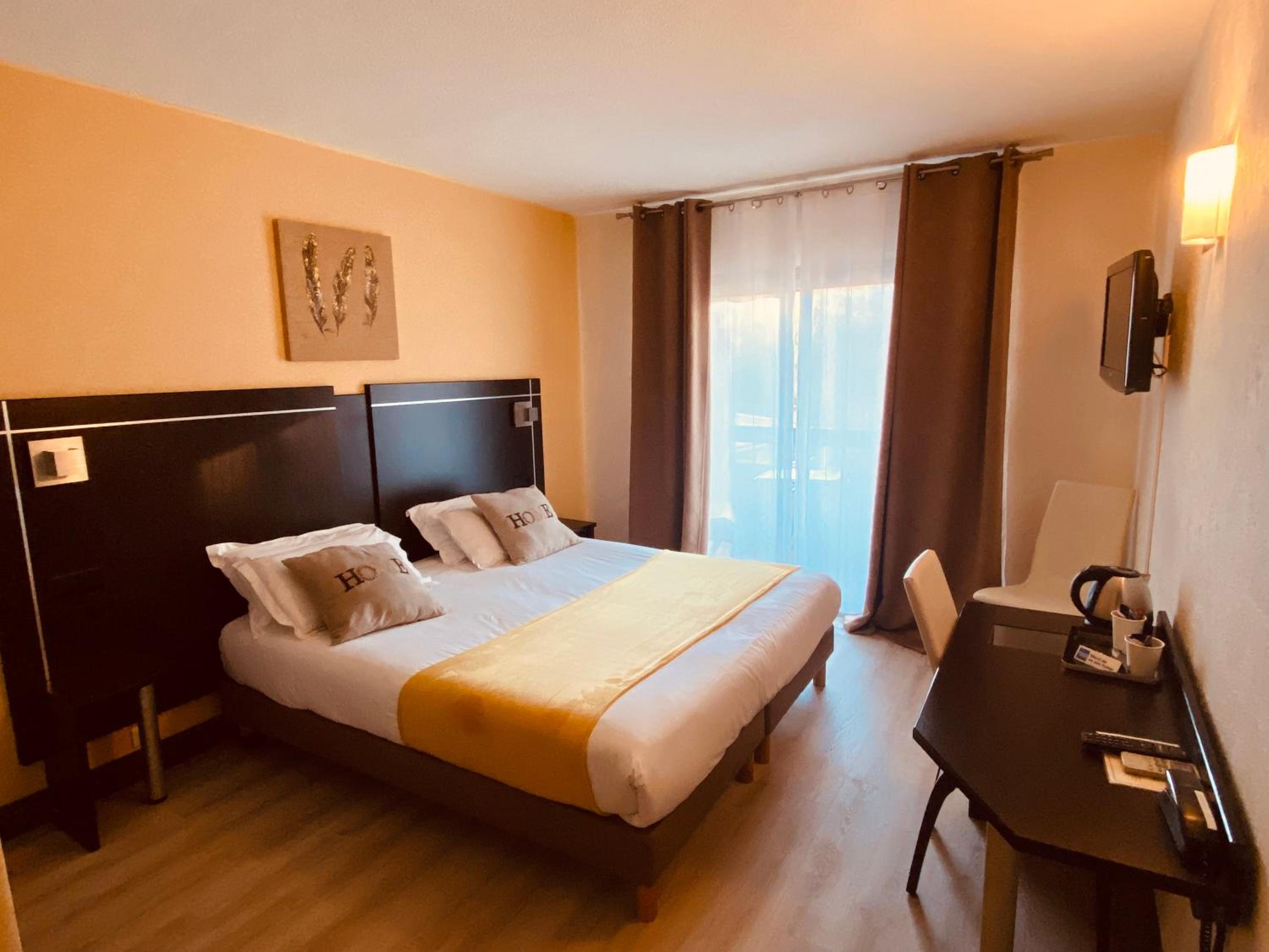 Superior Double Room with Balcony - Photo 5