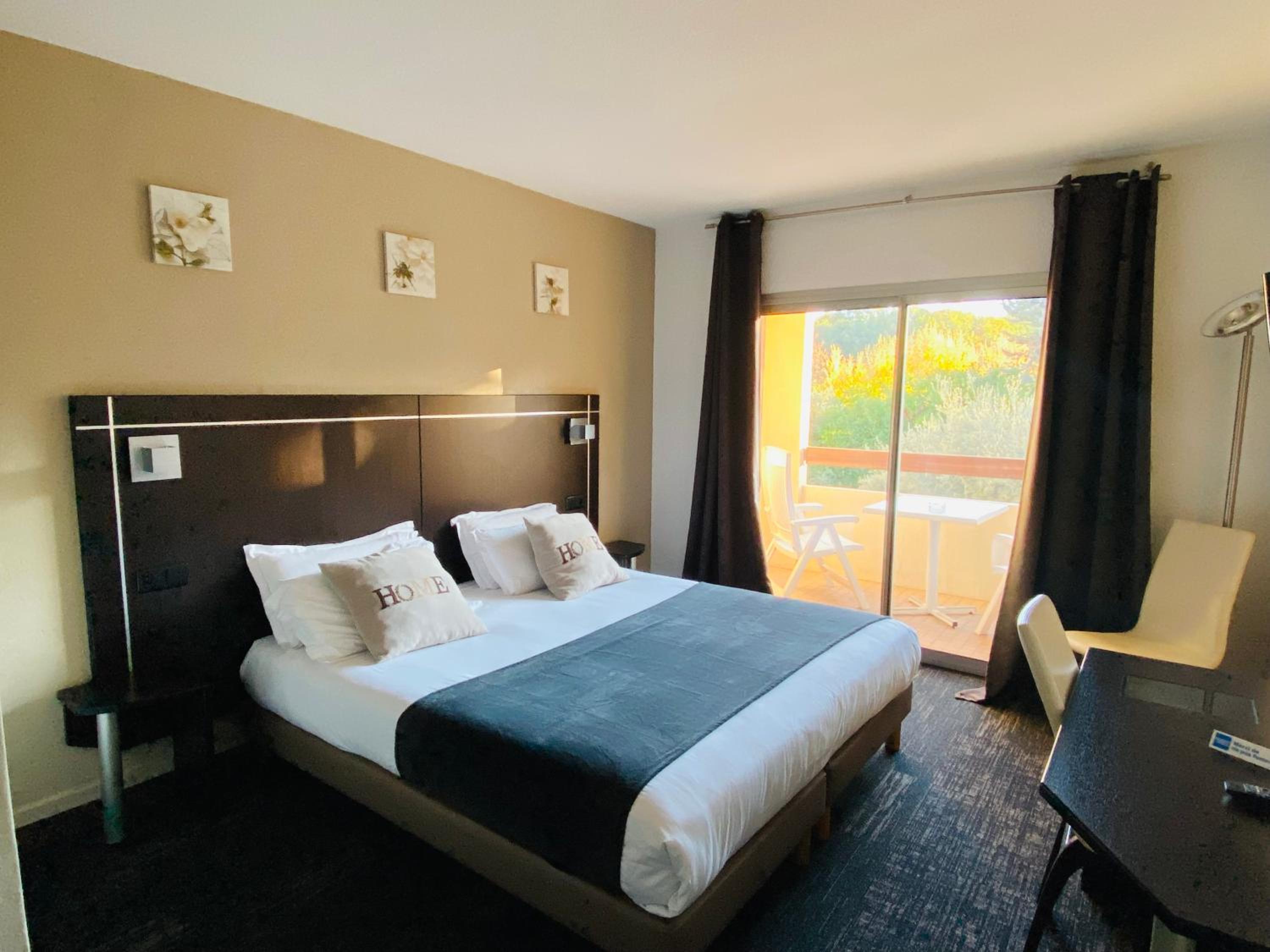 Comfort Room with Balcony  - Photo 5