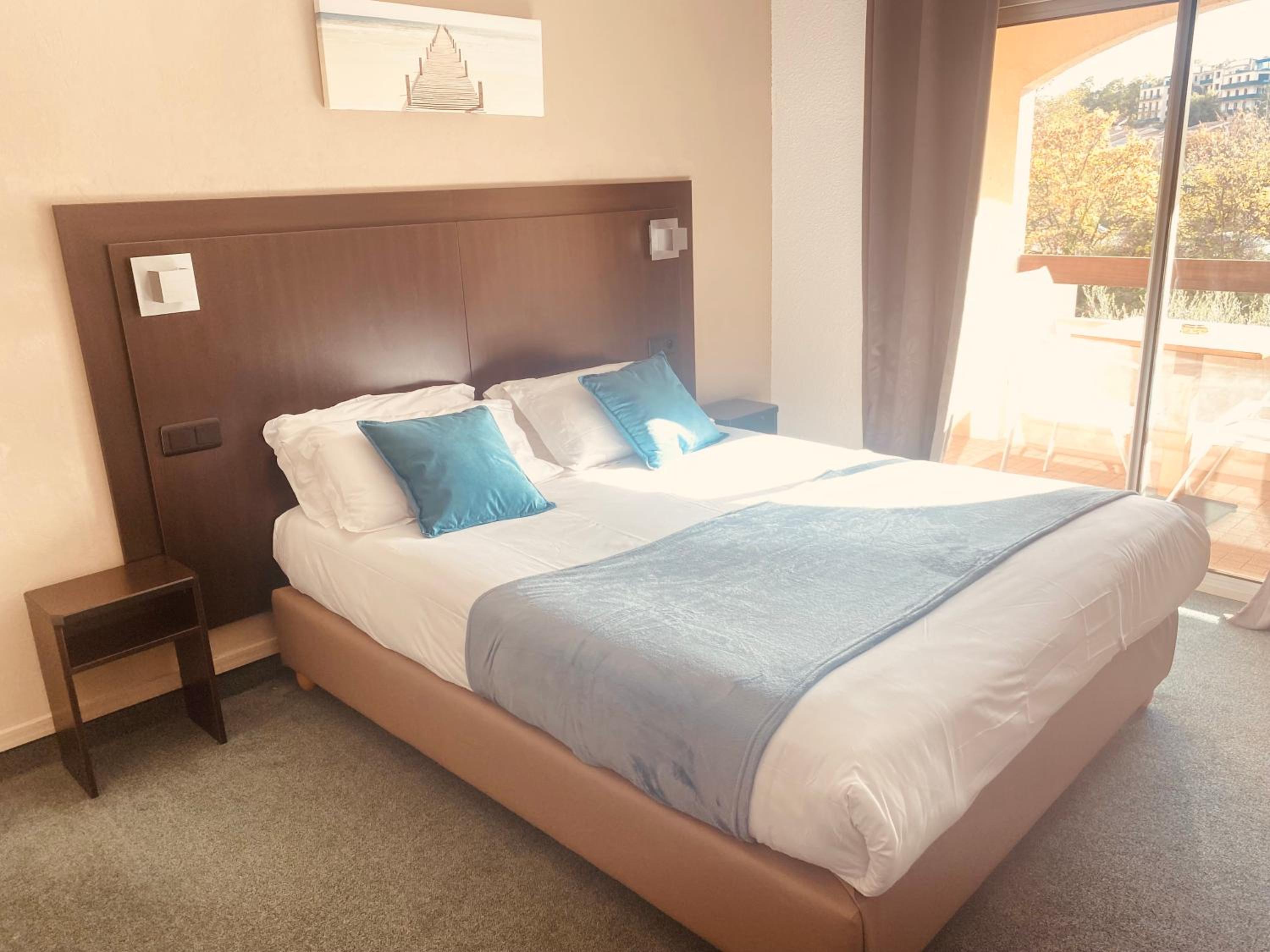 Standard Double Room with Balcony - Photo 5