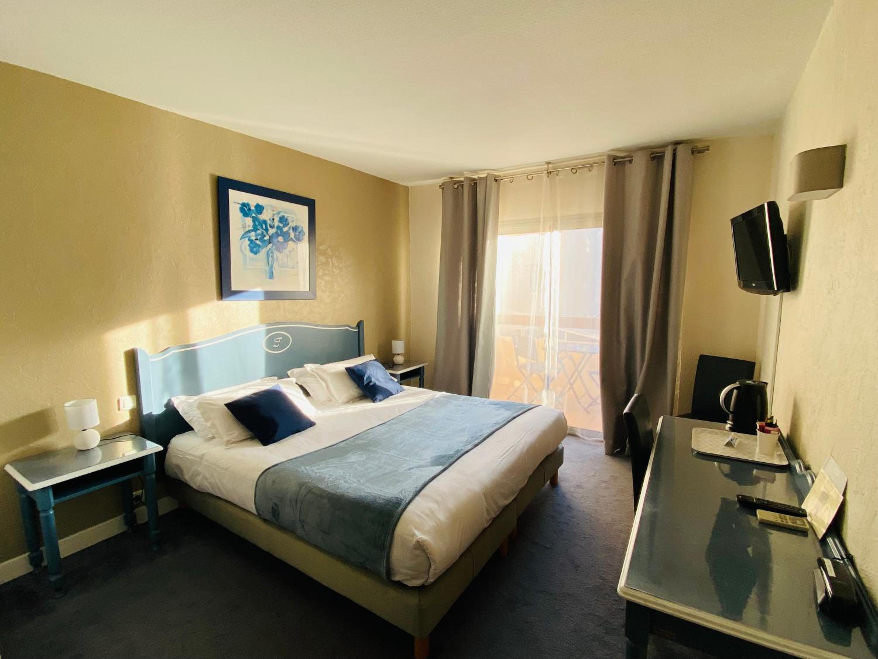 Superior Double Room with Balcony - Photo 9