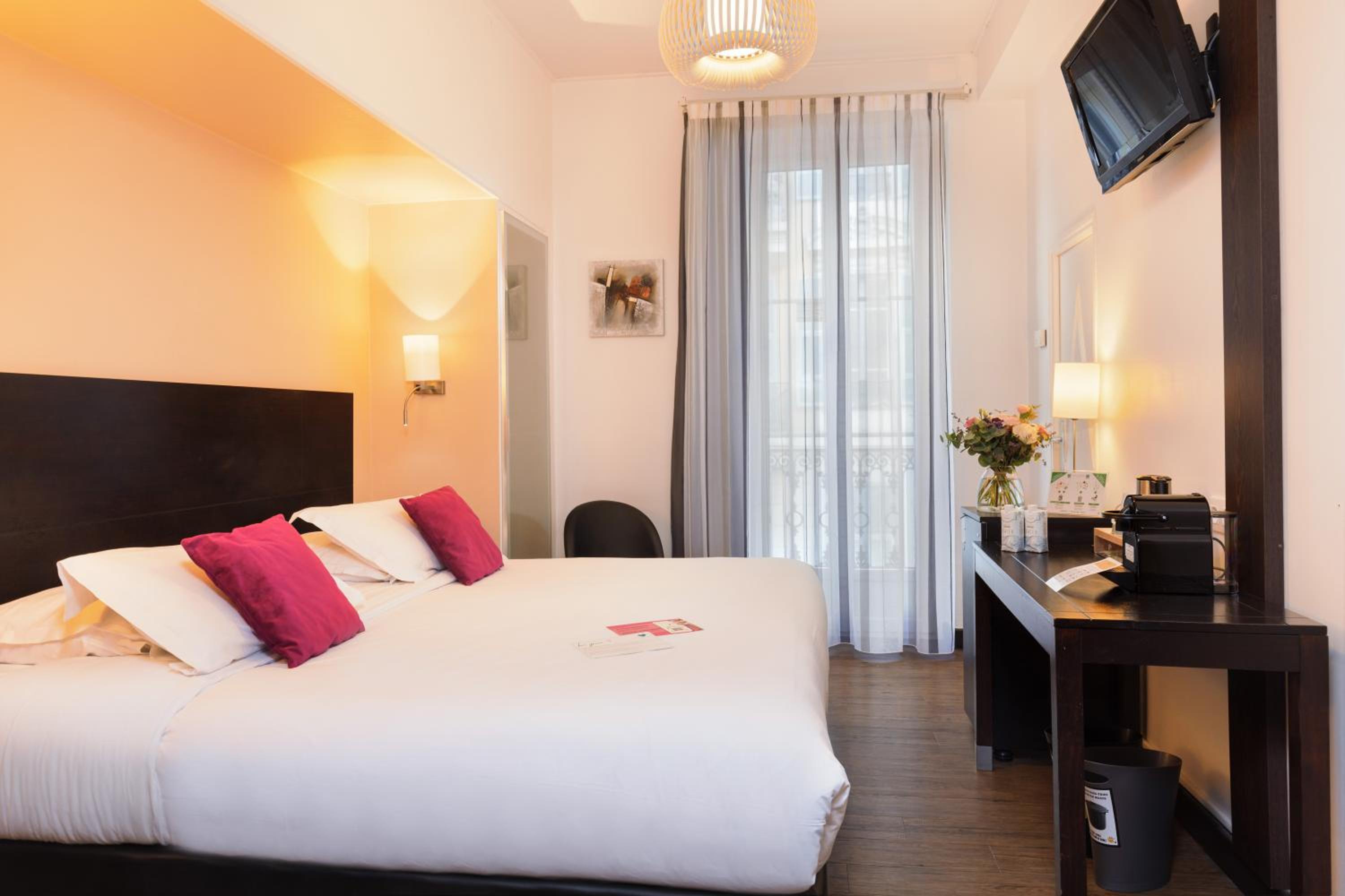 Deluxe Double or Twin Room - Photo 1