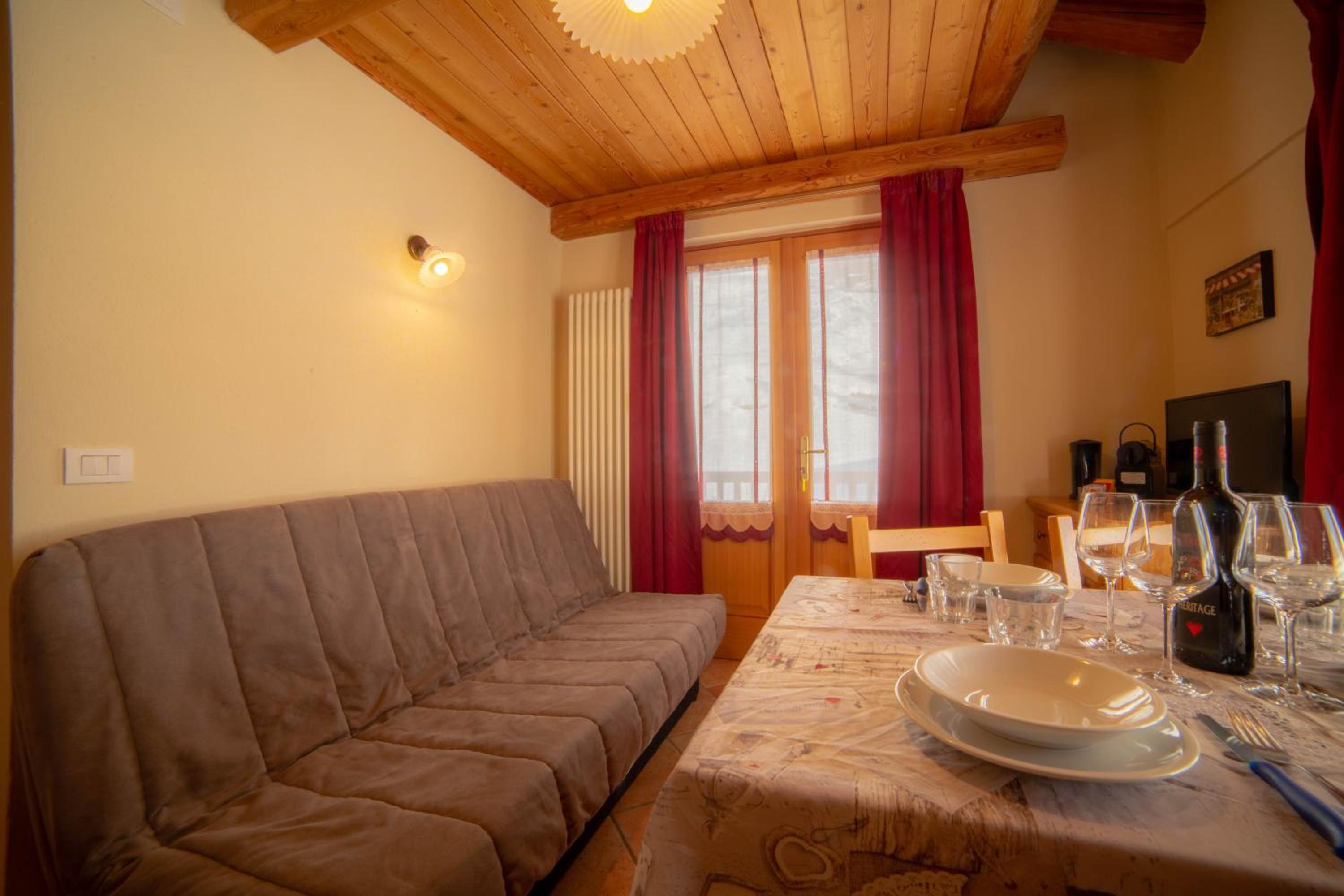 One-Bedroom Apartment - Photo 5