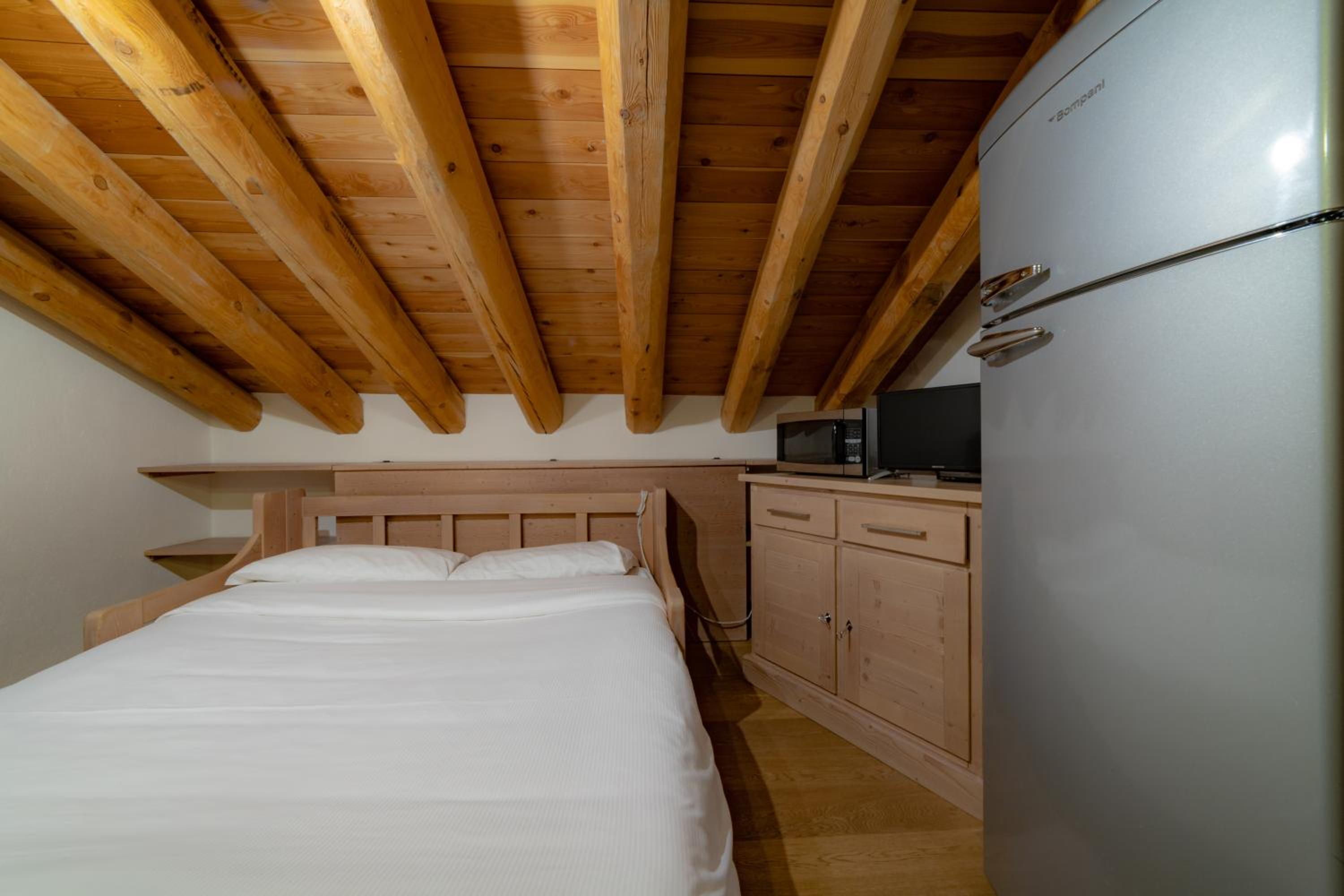 One-Bedroom Apartment - Photo 1