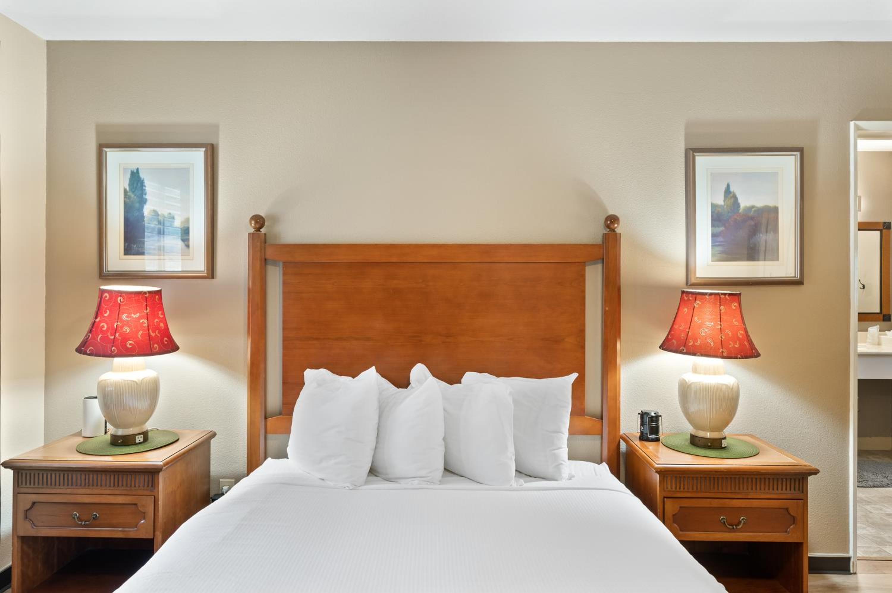Standard Queen Room
