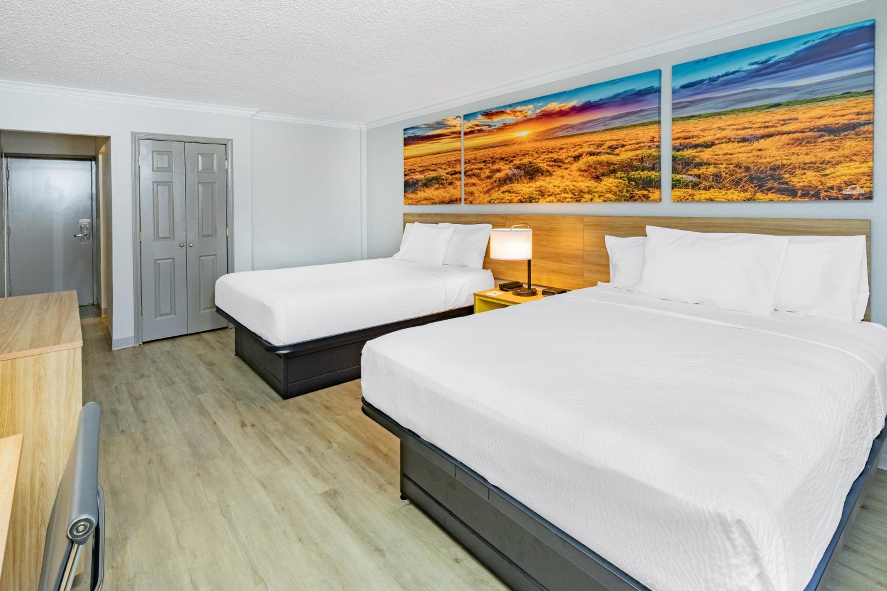 Queen Room with Two Queen Beds - Second Floor/Non-Smoking photo 1
