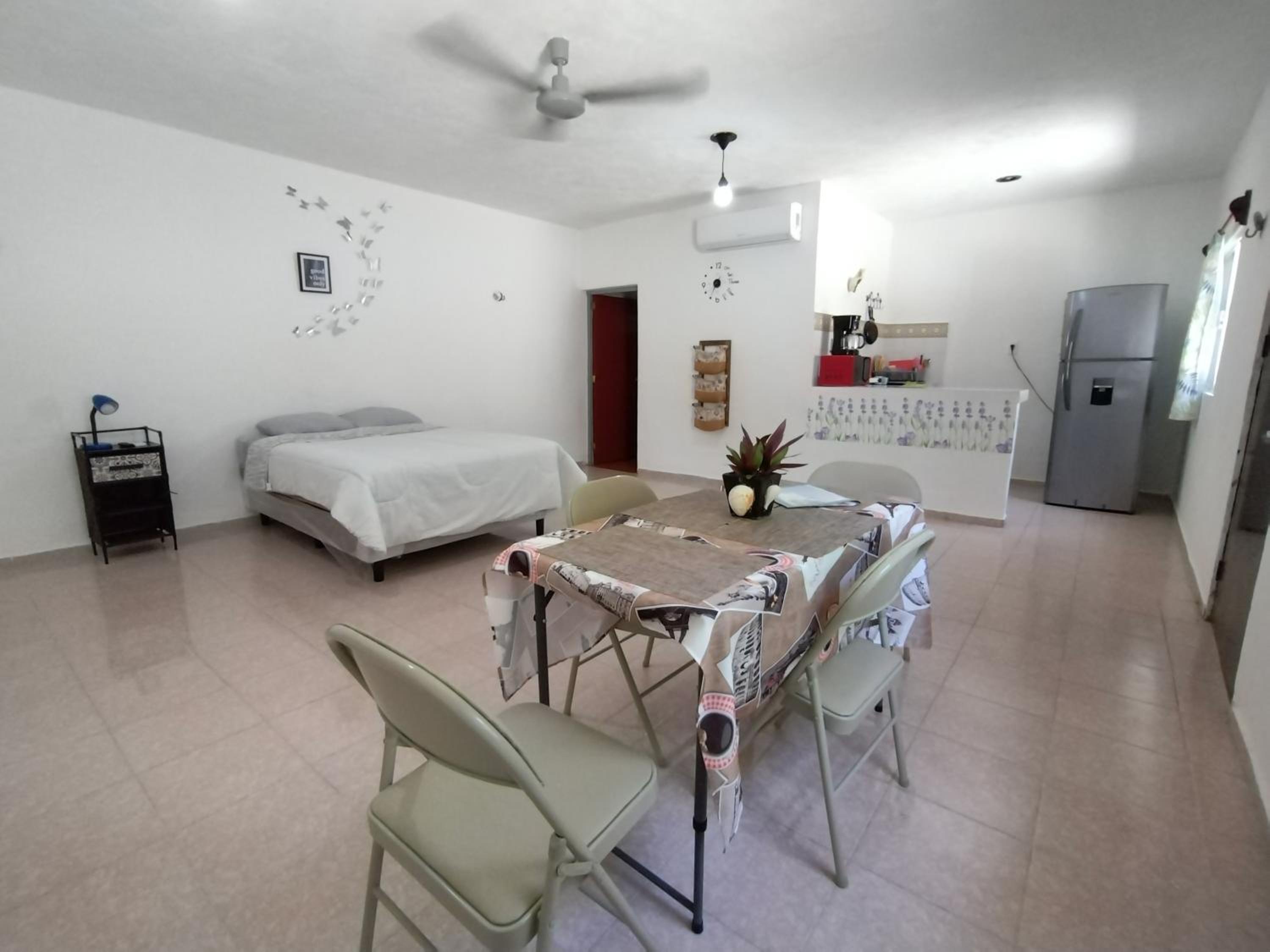 One-Bedroom Apartment photo 1