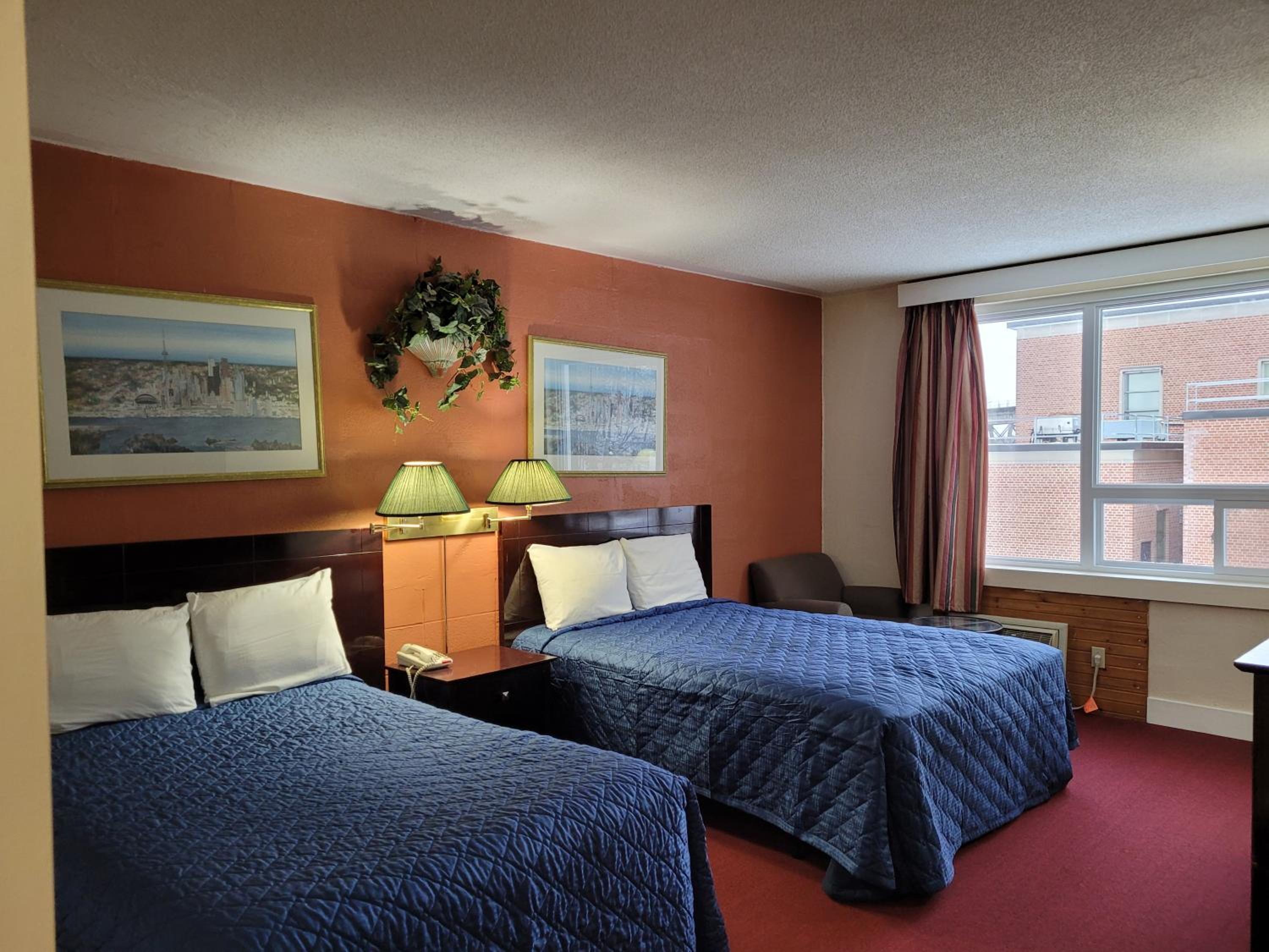 Double Room With Two Double Beds photo 2
