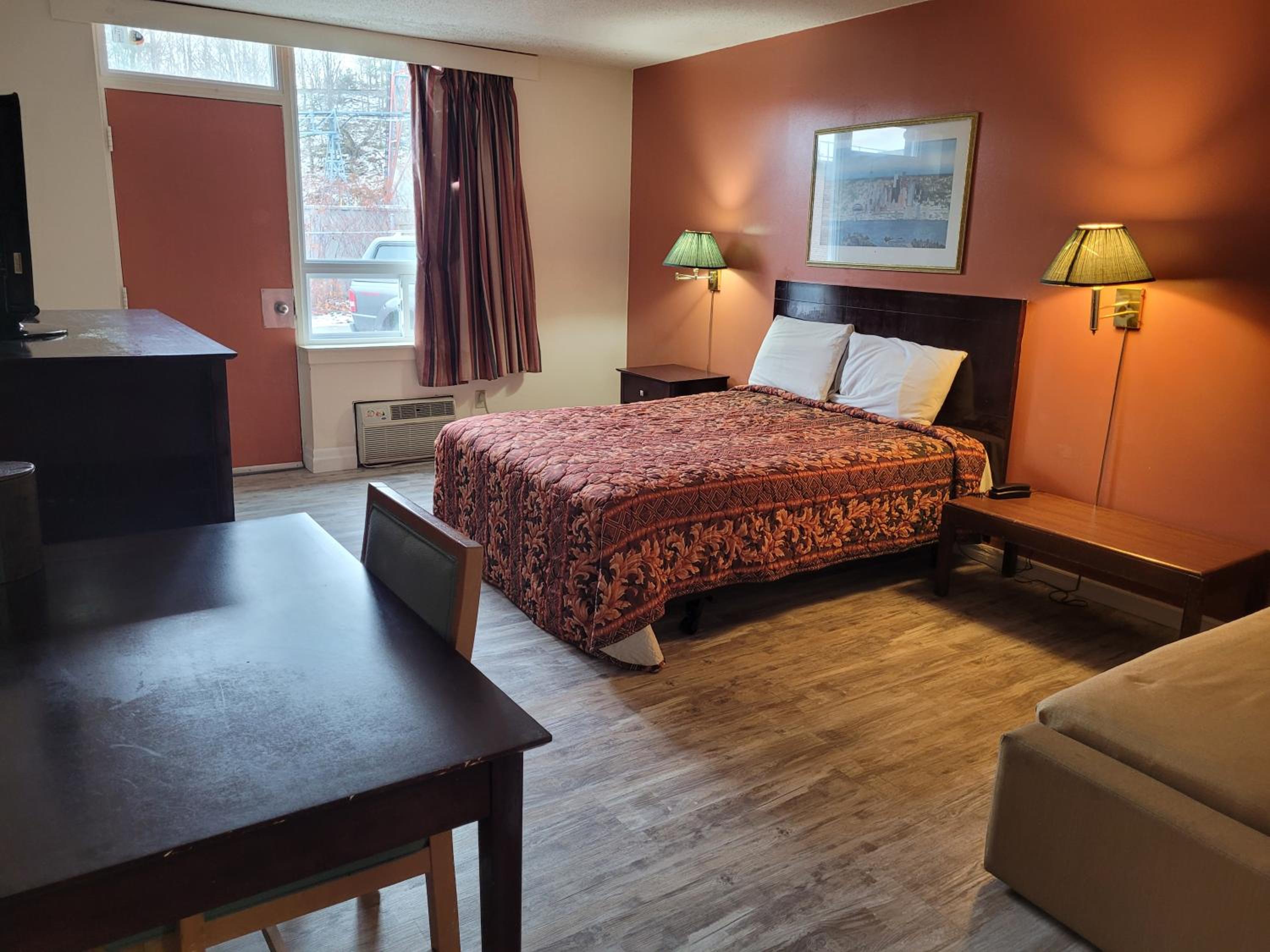 Queen Room photo 1