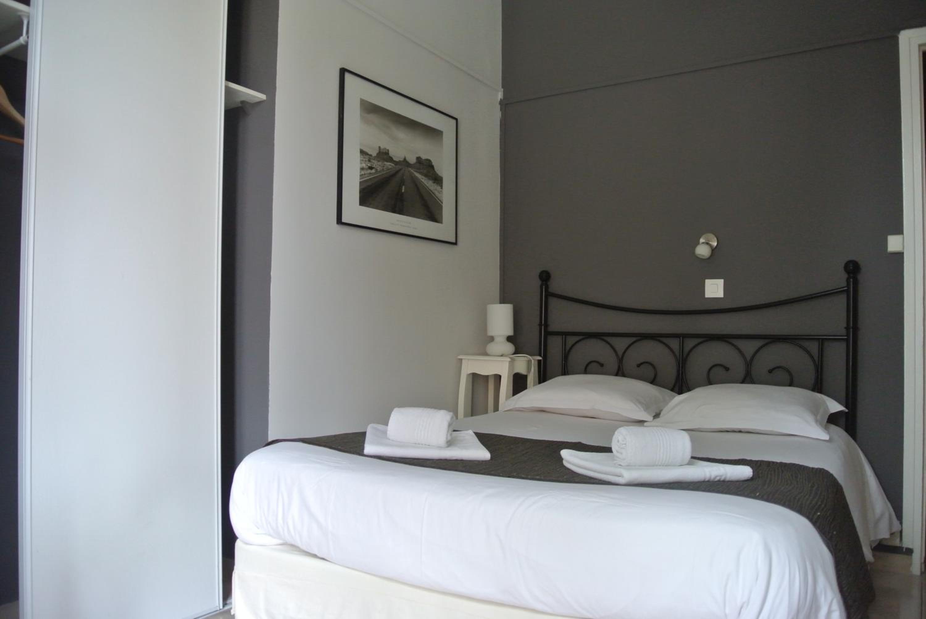 Double Room - Photo 12
