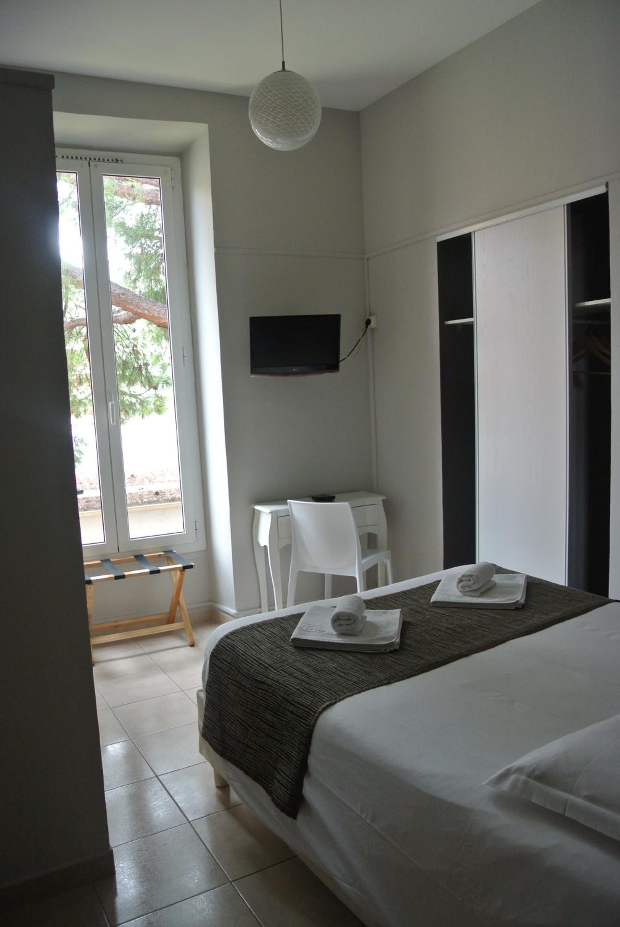 Double Room - Photo 2