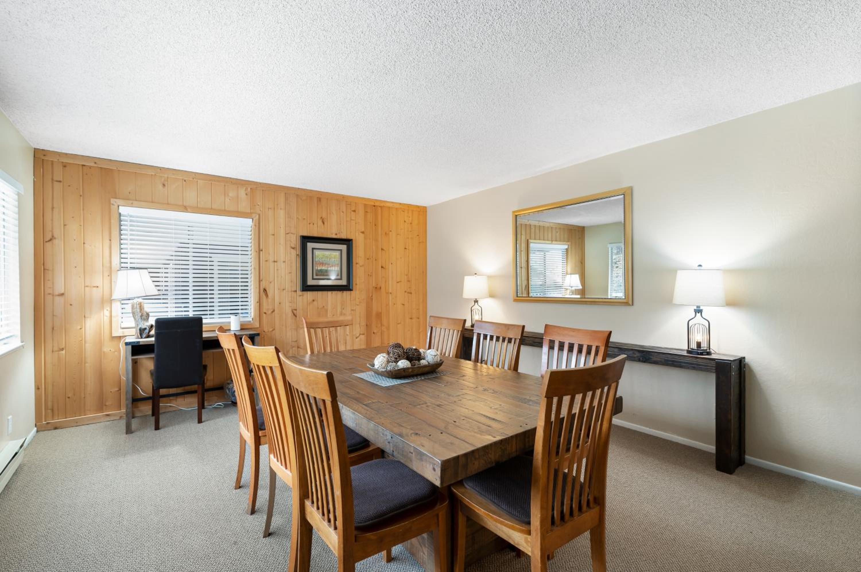 Superior Family Room photo 3