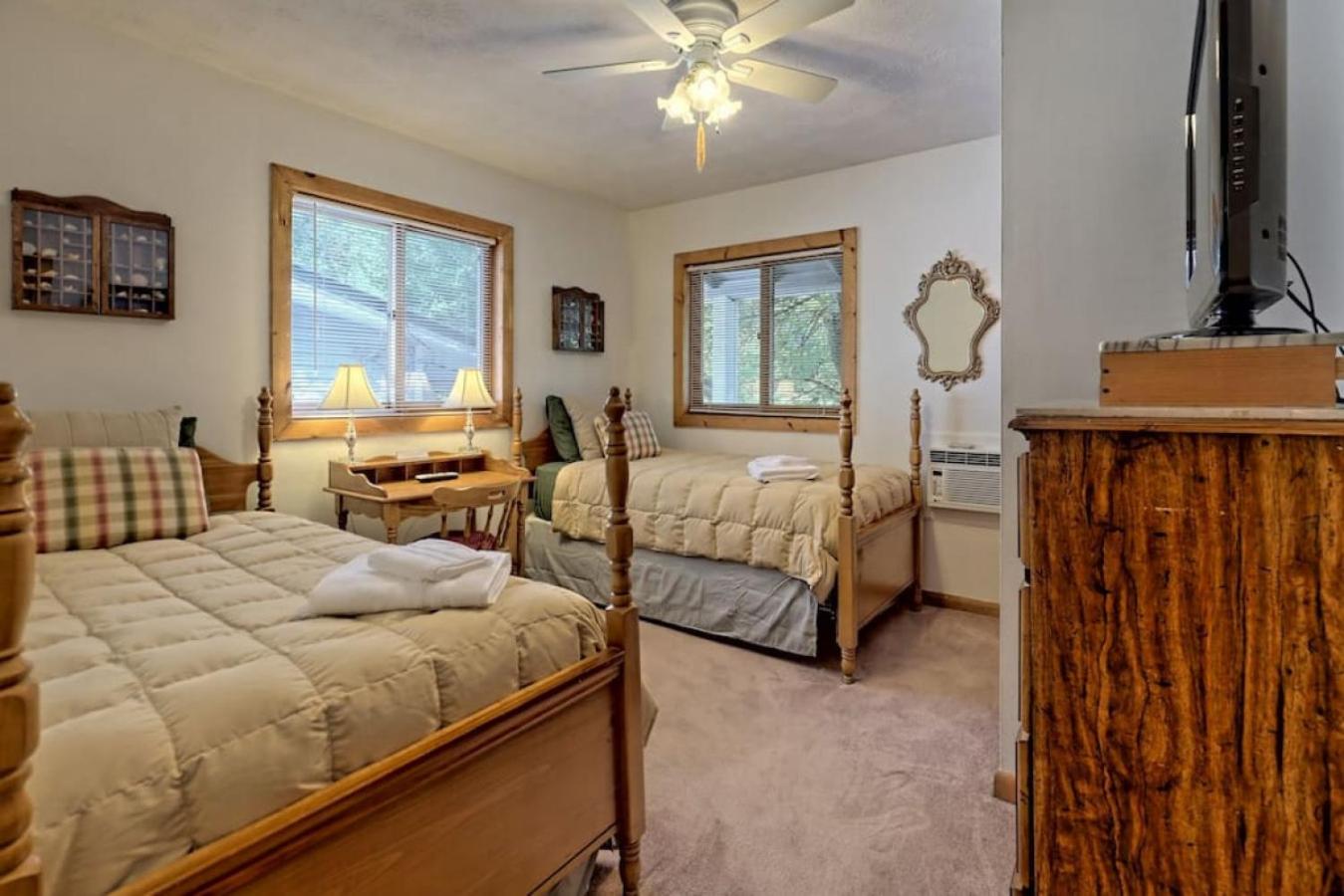 Three-Bedroom House photo 2