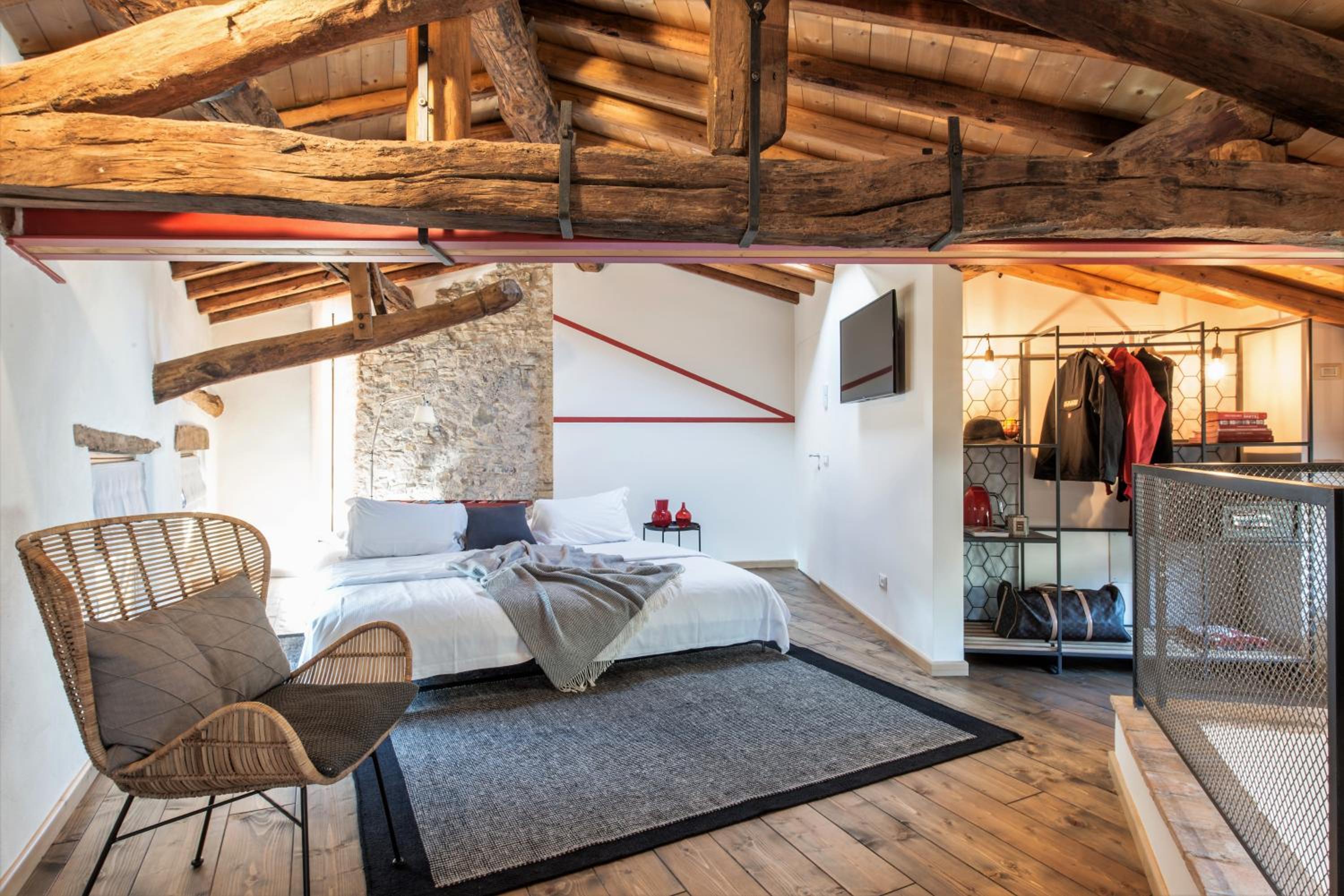 Deluxe King Room - Photo 4