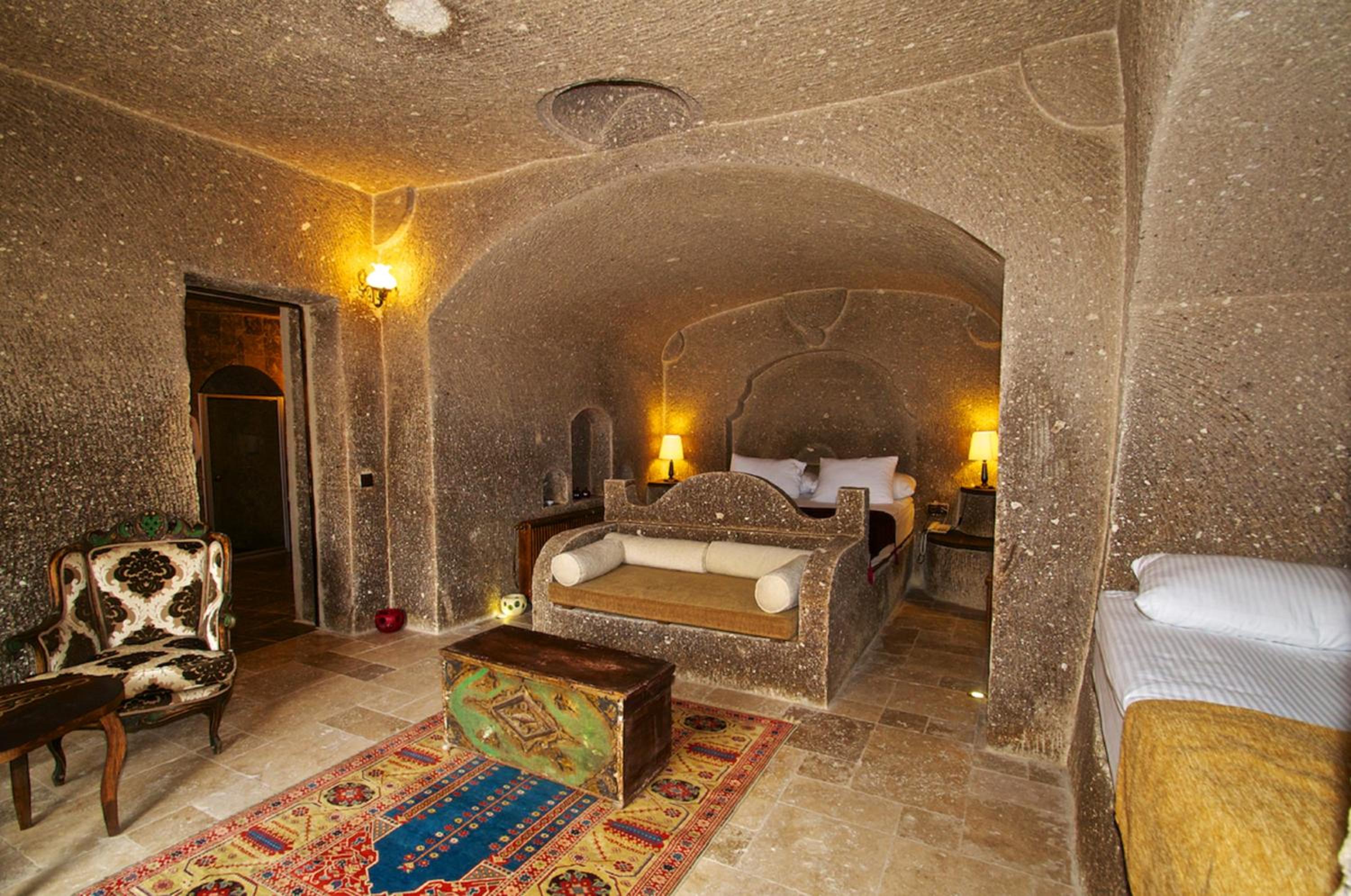 Quadruple Cave Suite Room
