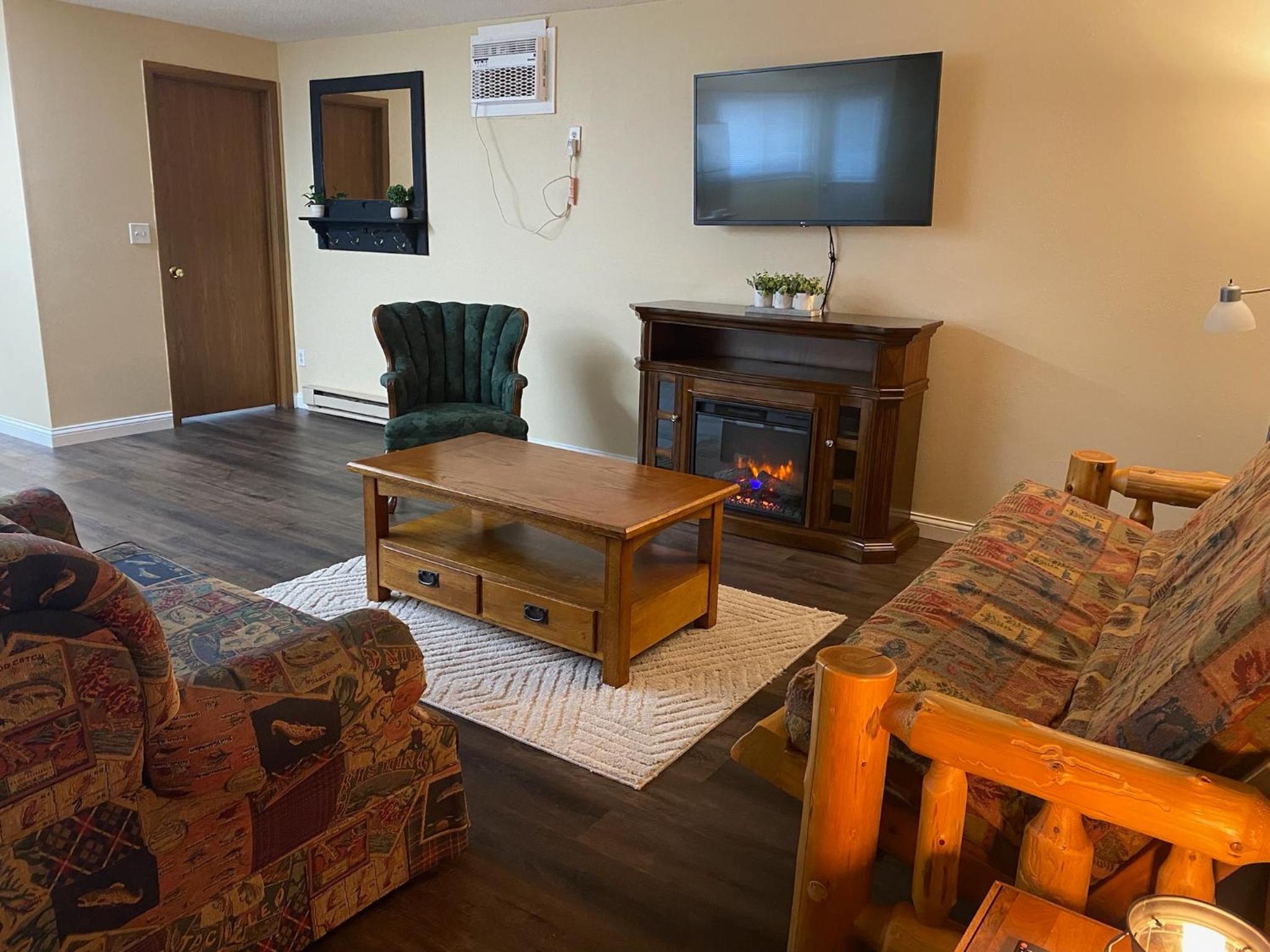 One-Bedroom Apartment - Photo 3