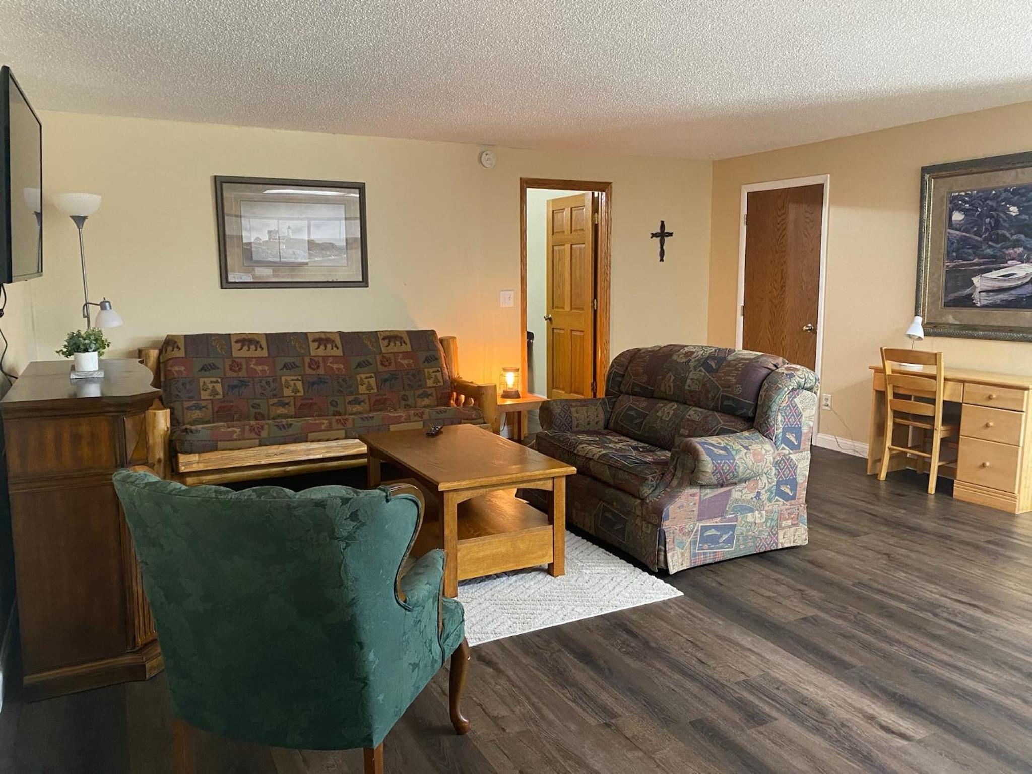 One-Bedroom Apartment - Photo 2