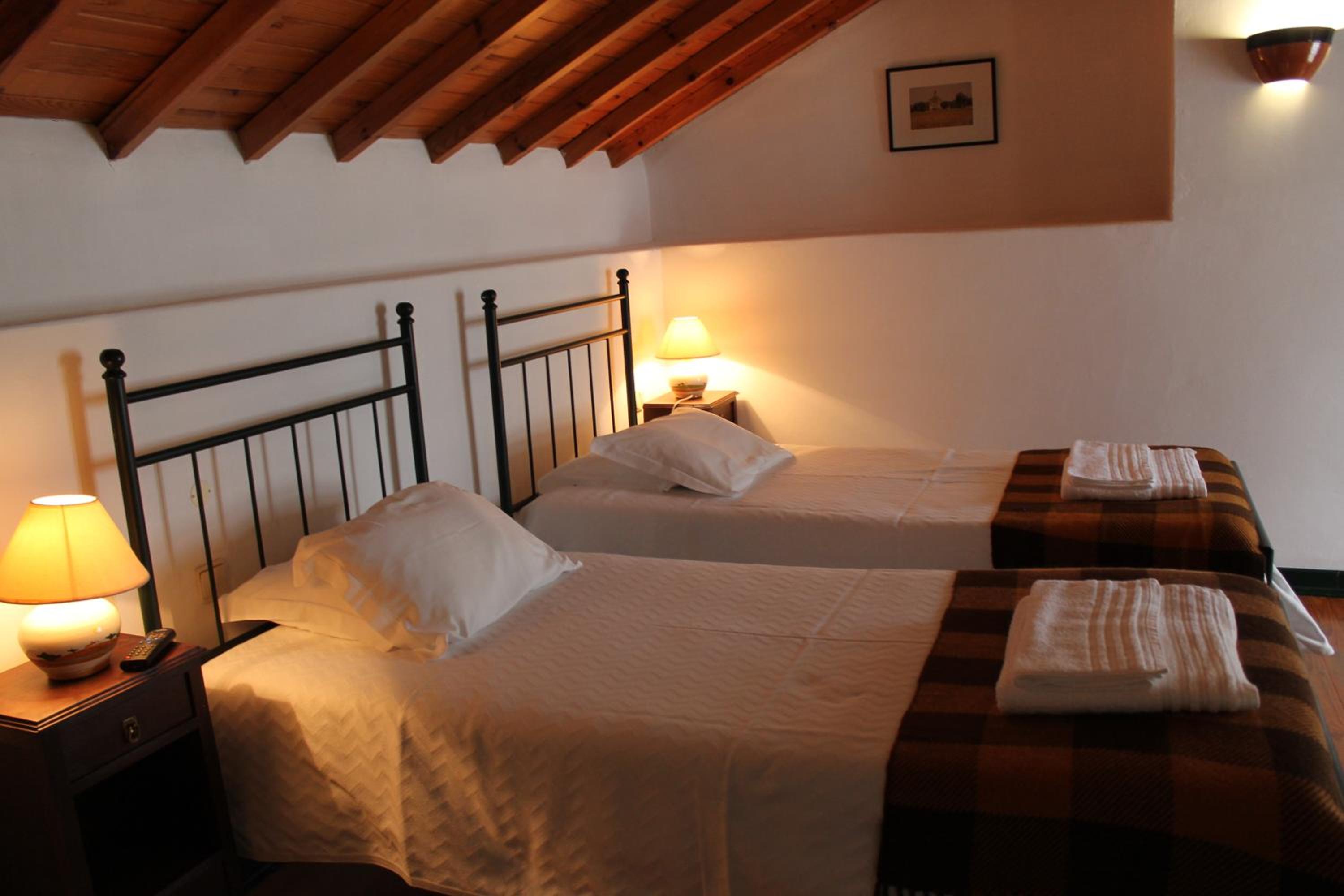 Double or Twin Room - Photo 5
