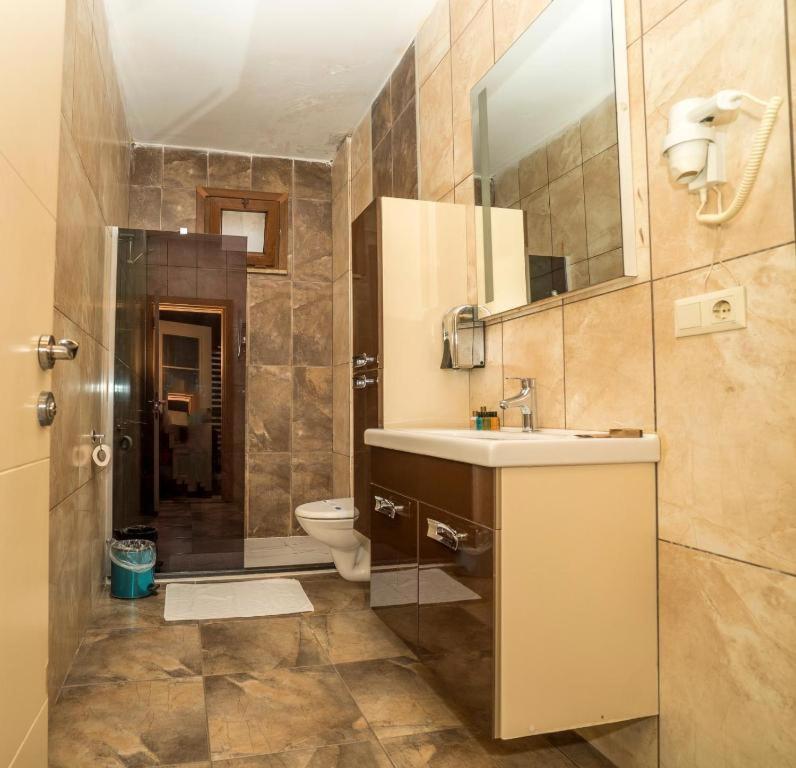 Deluxe King Room photo 3