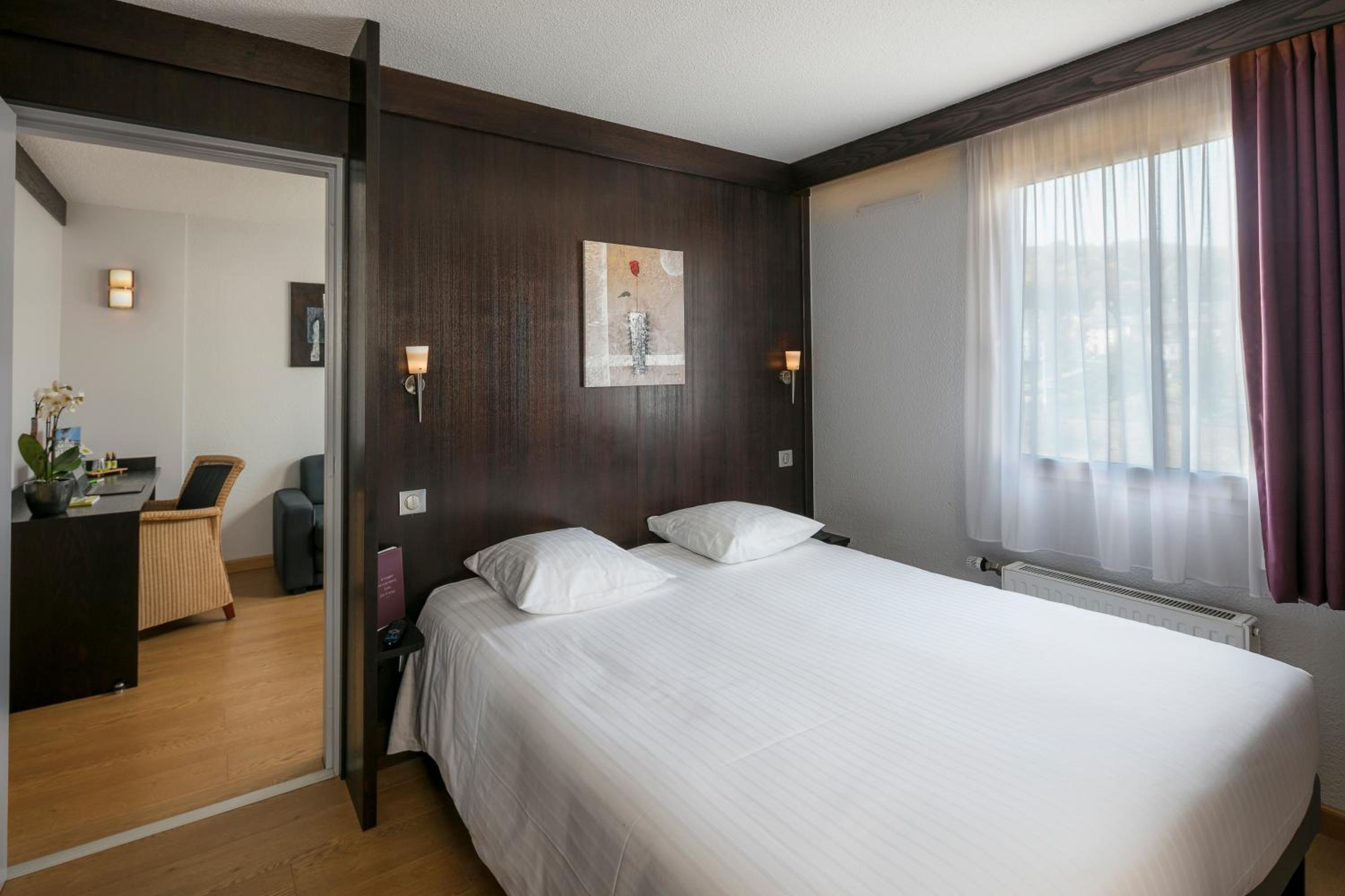 Luxury Suite - Photo 4
